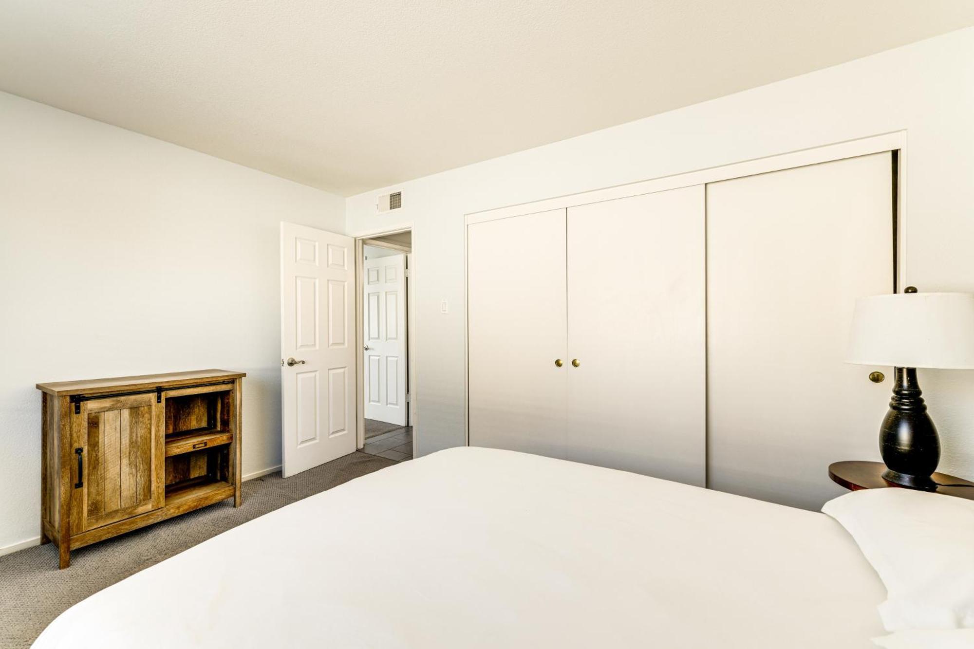 2 Mi To Tempe Marketplace And Asu With Pool Apartment *