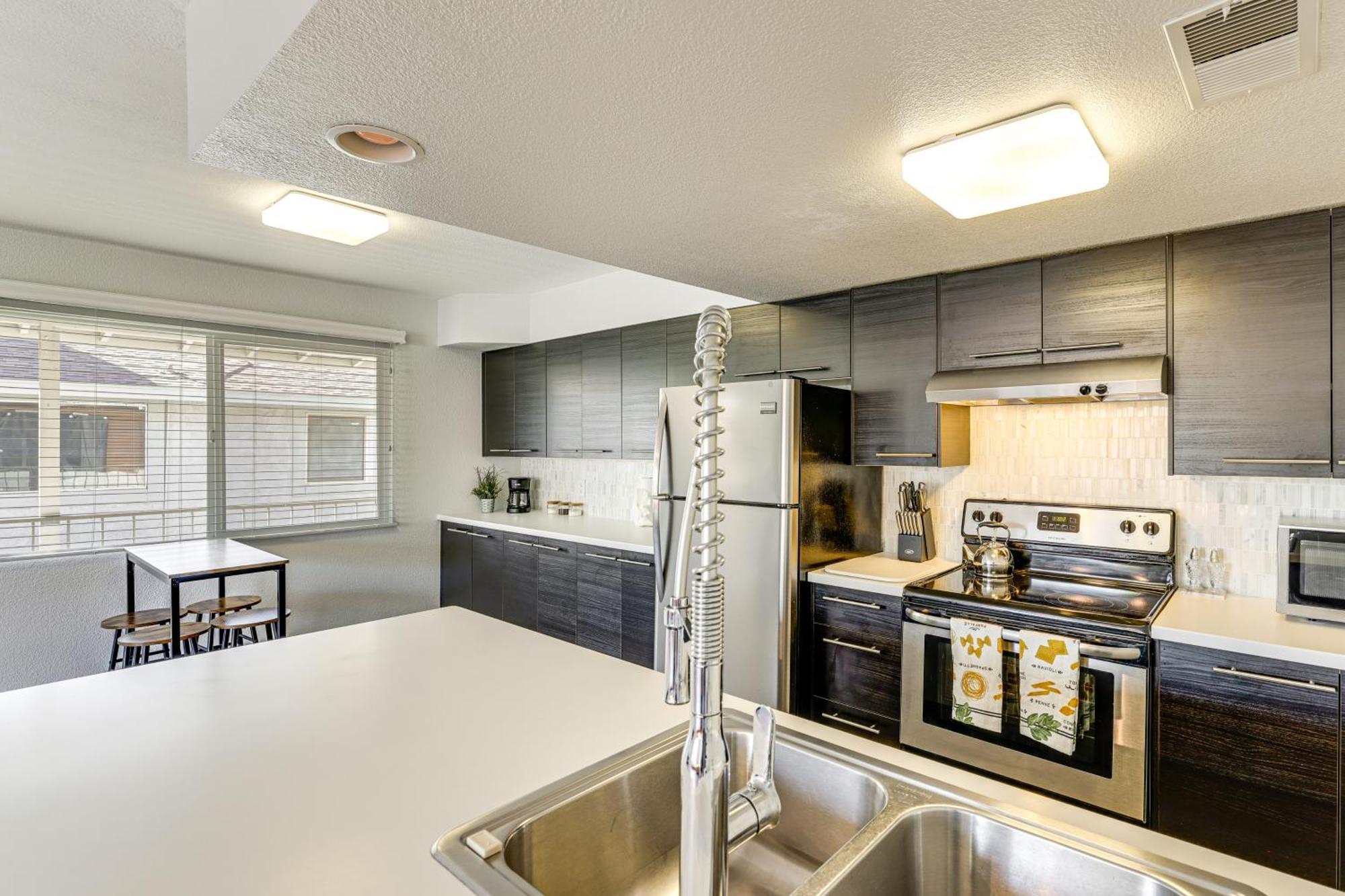 Apartment 2 Mi To Tempe Marketplace And Asu With Pool