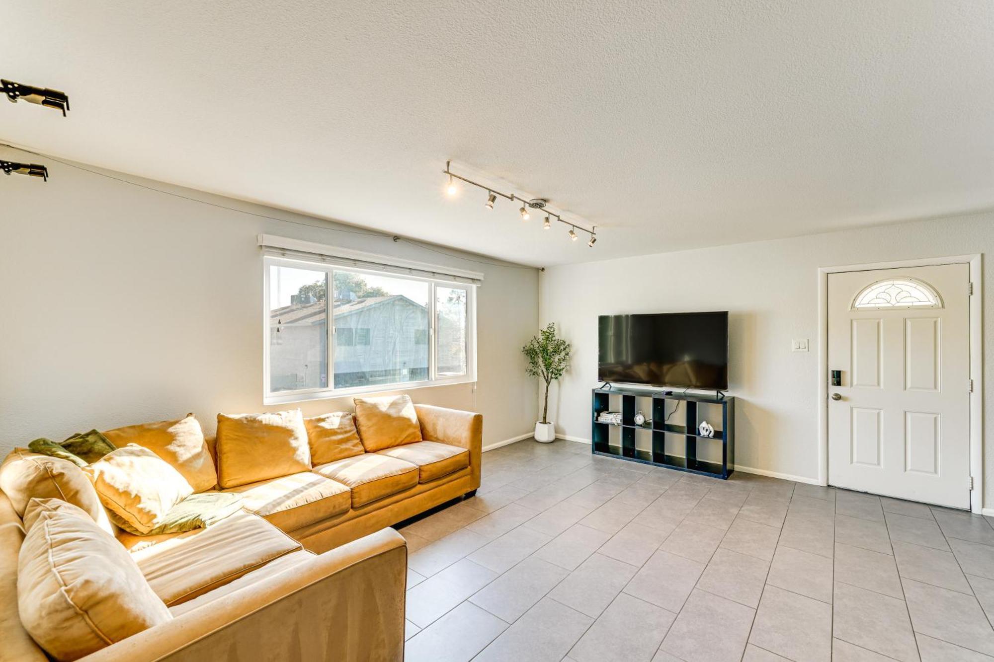 Apartment 2 Mi To Tempe Marketplace And Asu With Pool *