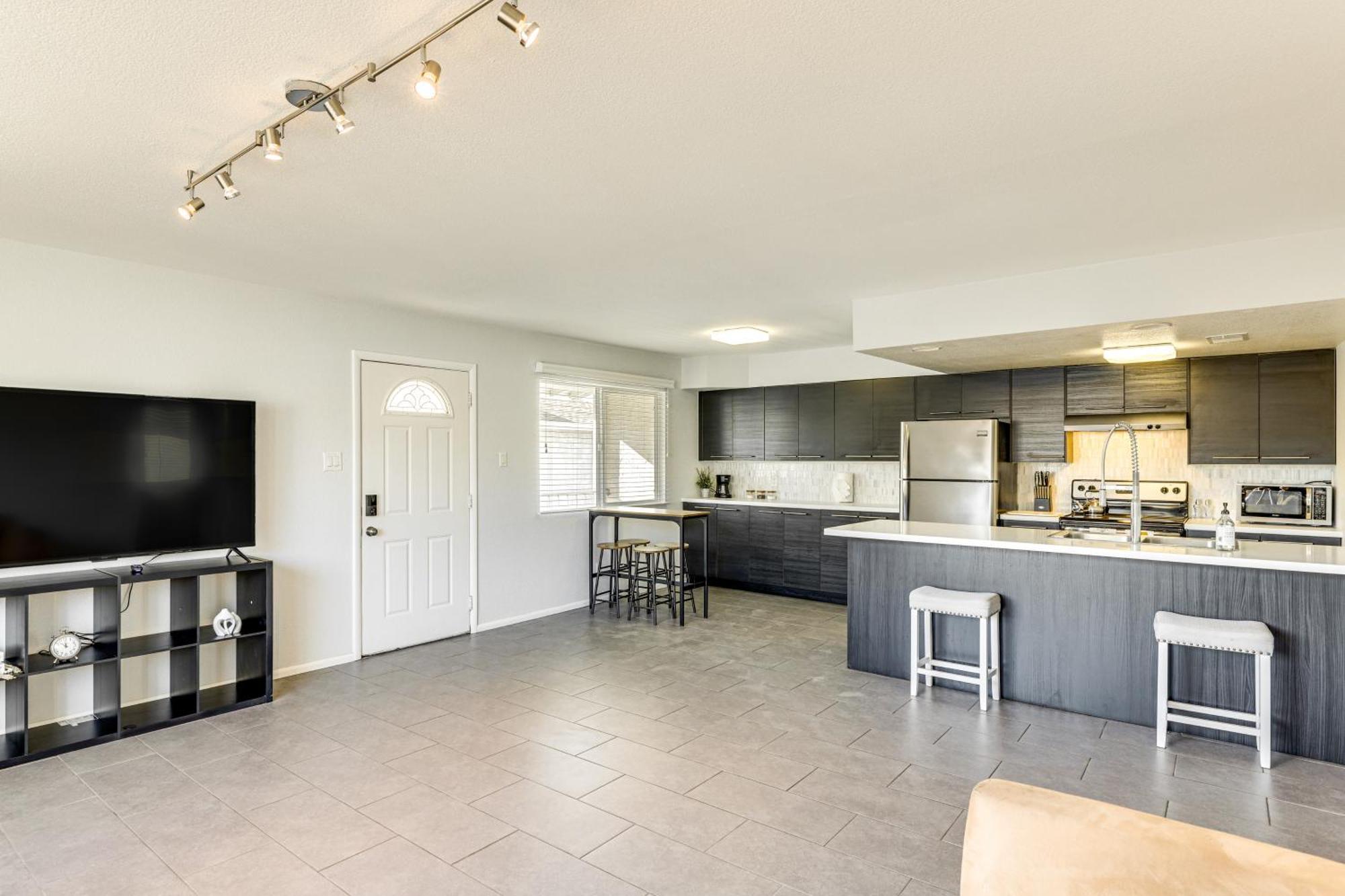 2 Mi To Tempe Marketplace And Asu With Pool Apartment *