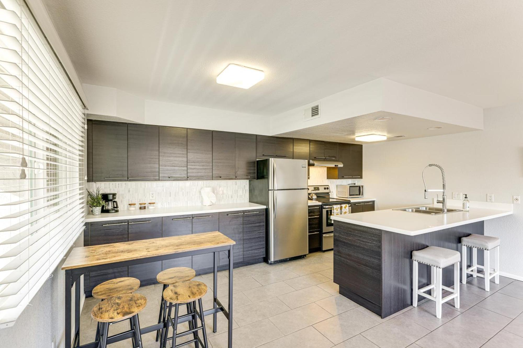 2 Mi To Tempe Marketplace And Asu With Pool Apartment