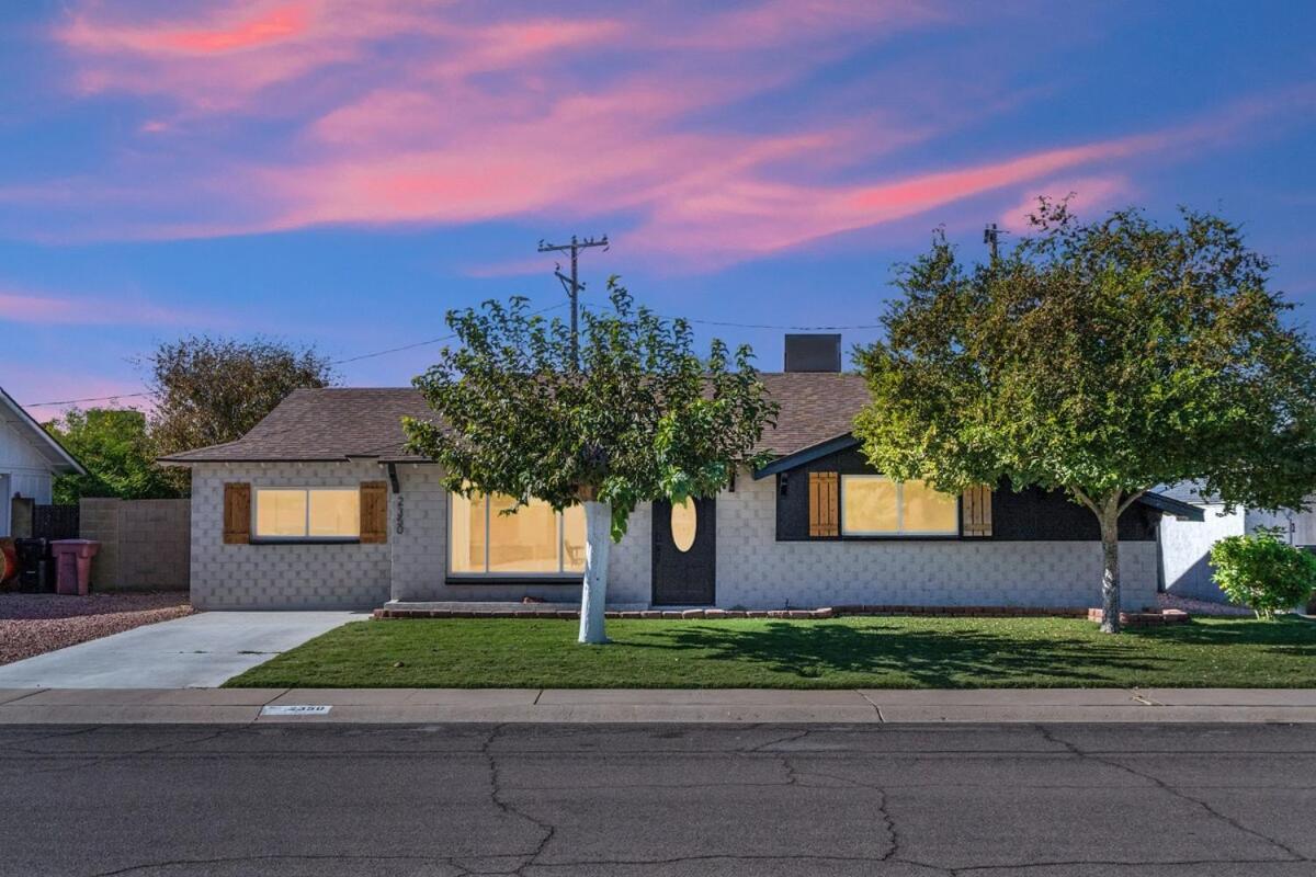 Holiday home Renovated With Pool 3 Miles From Old Town Scottsdale