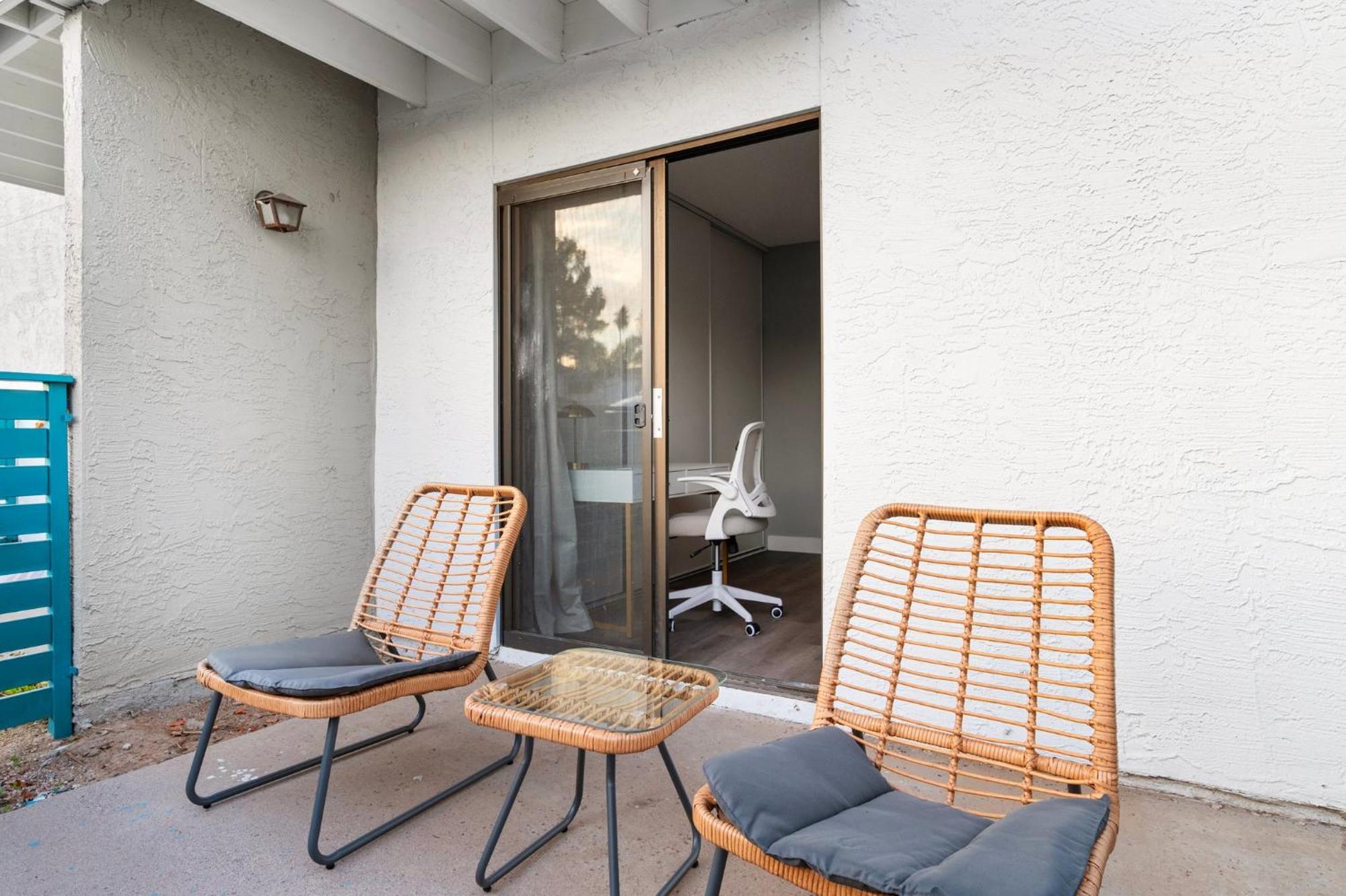 Modern 1b1b Retreat With Free Parking *
