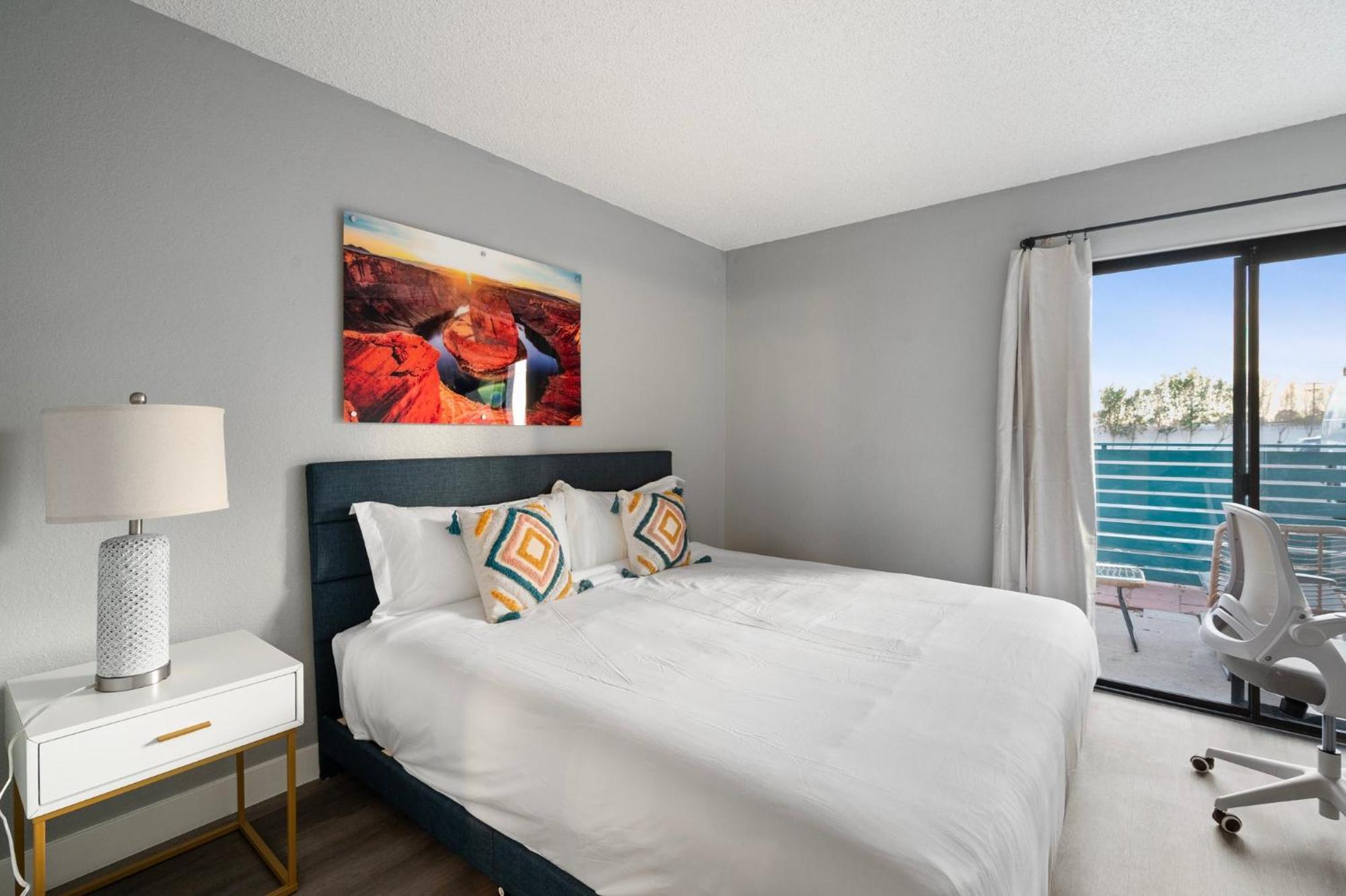 Modern 1b1b Retreat With Free Parking