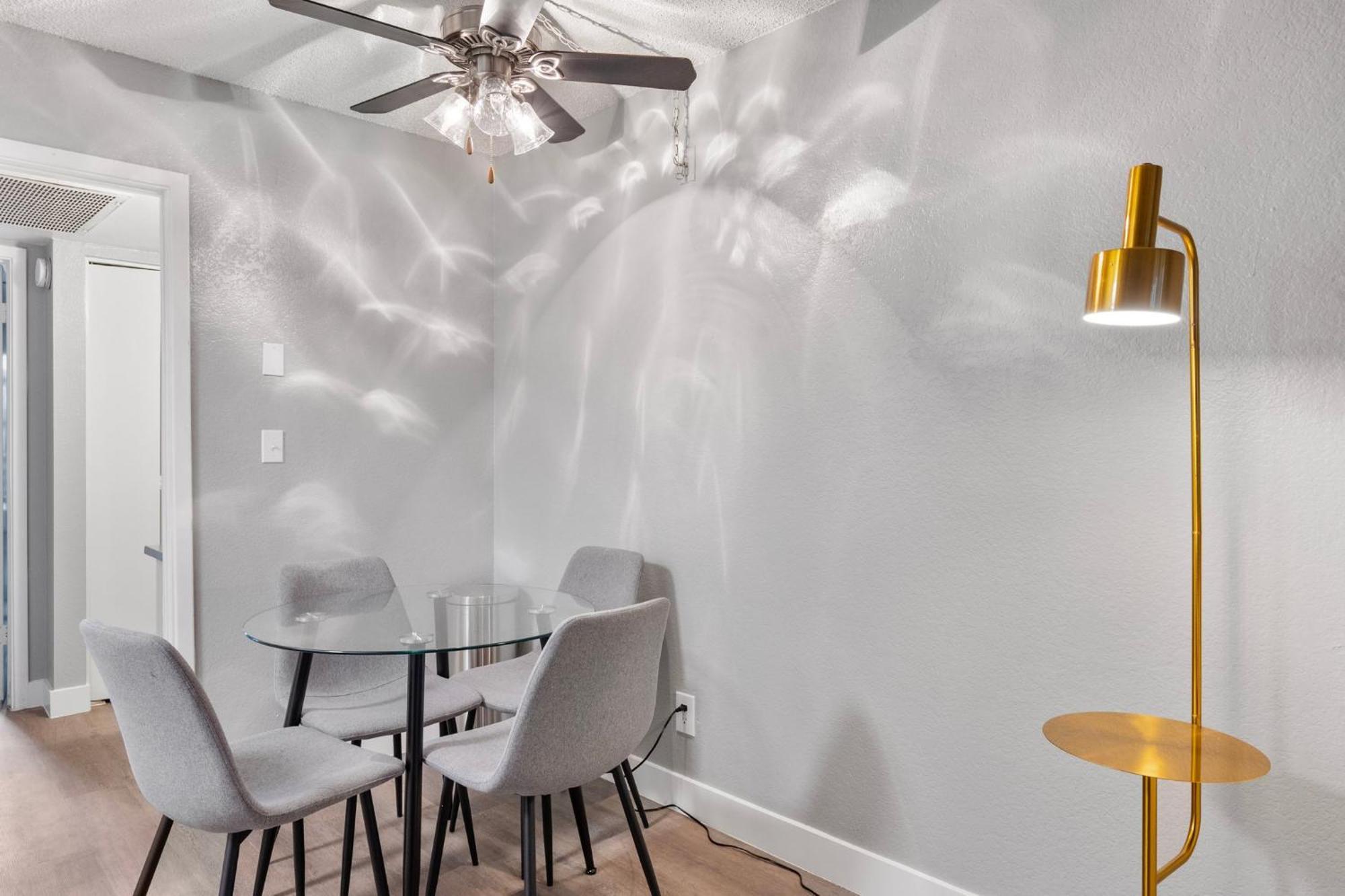 Modern 1b1b Retreat With Free Parking *