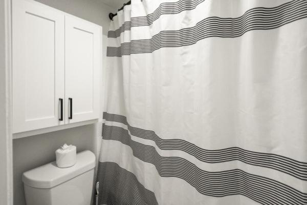 Chic 1-bedroom Haven In Apartment *