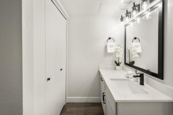 Apartment Chic 1-bedroom Haven In *