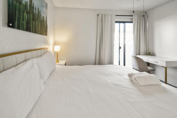 Apartment Chic 1-bedroom Haven In *