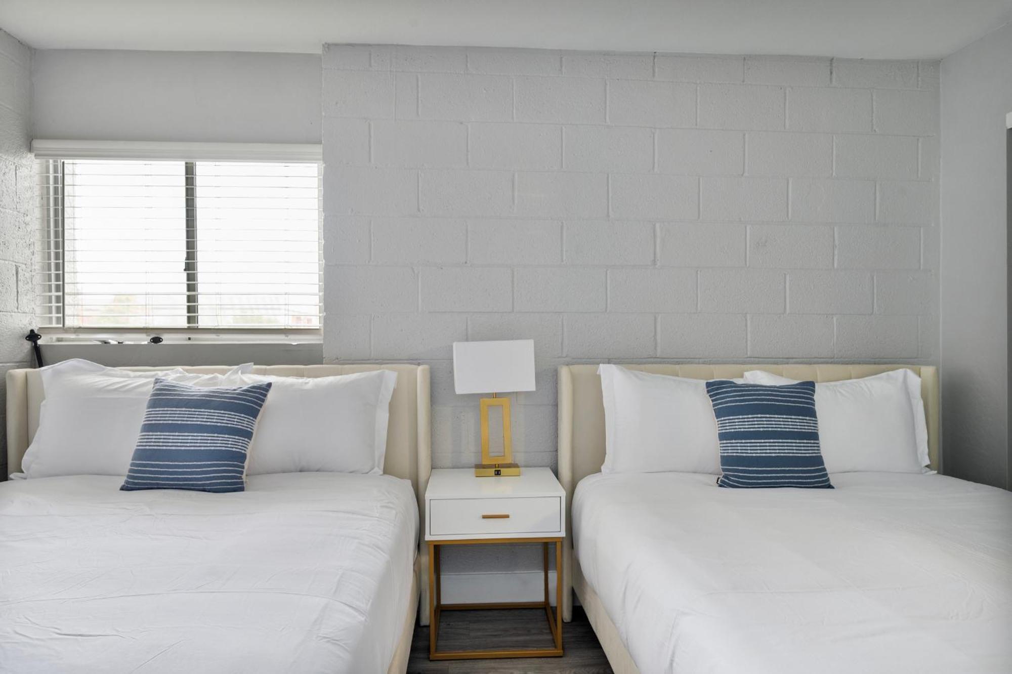 Apartment Cozy Modern 2b2b With Free Parking