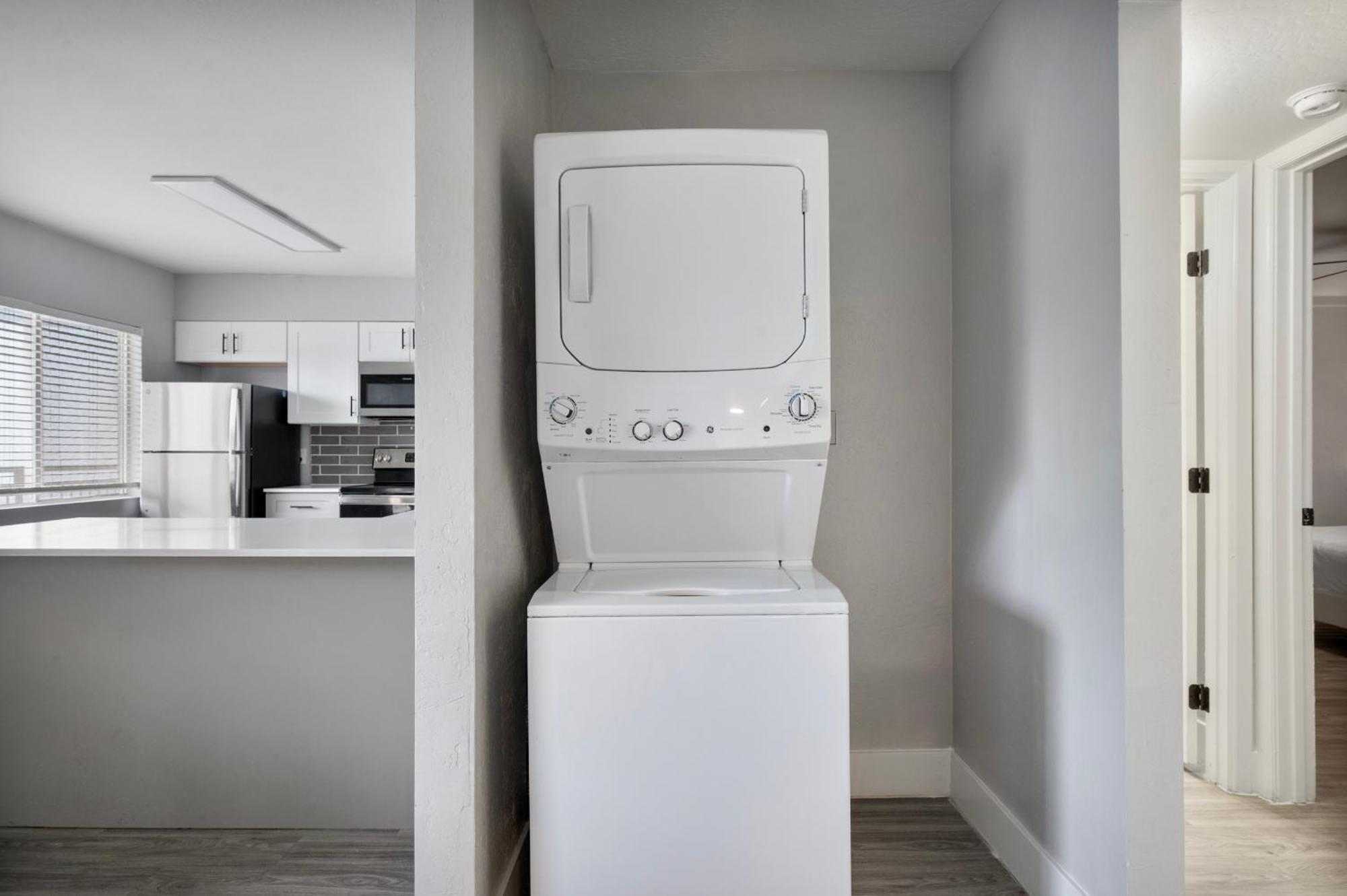 Cozy Modern 2b2b With Free Parking Apartment *