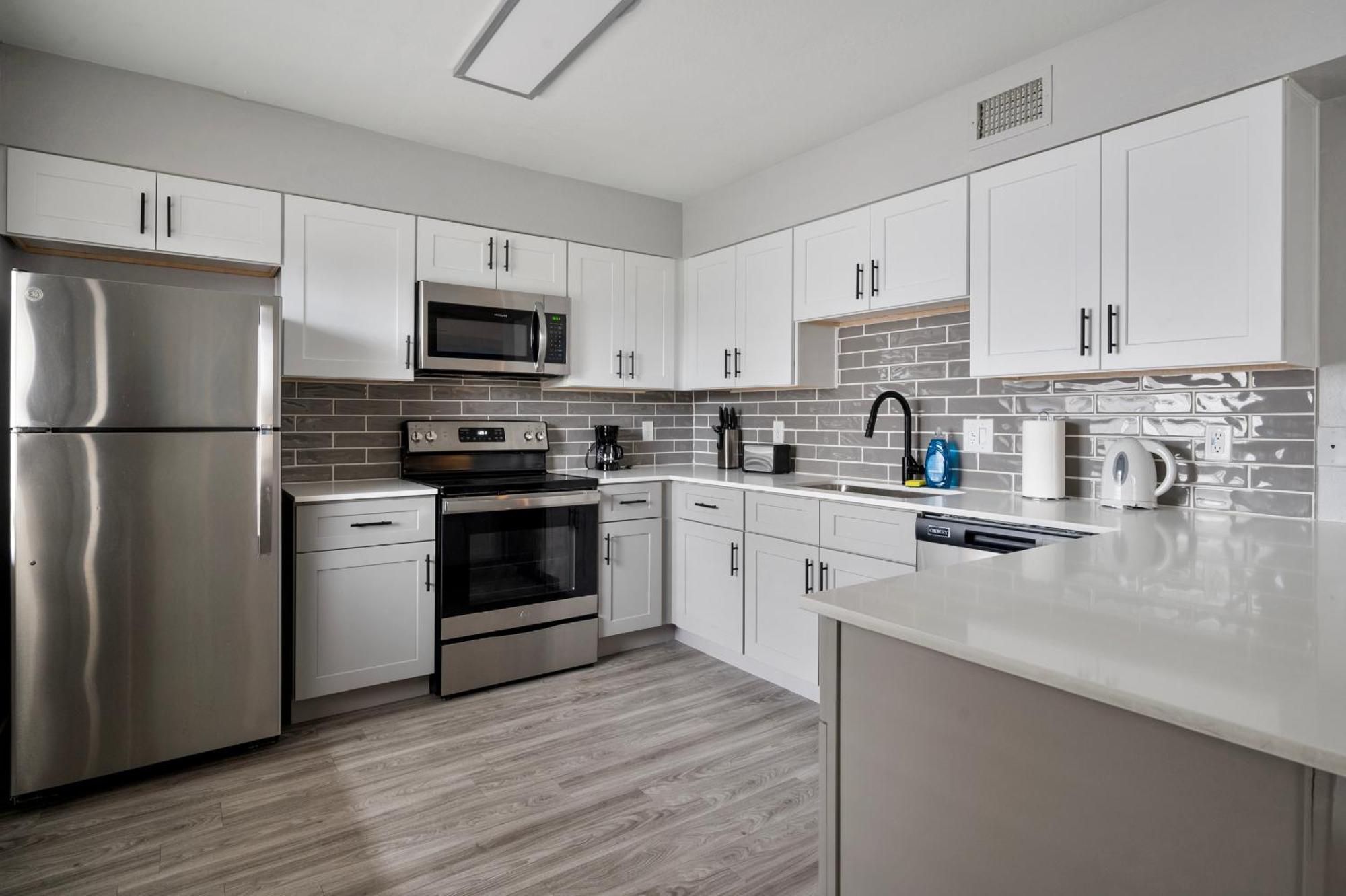 Cozy Modern 2b2b With Free Parking Apartment