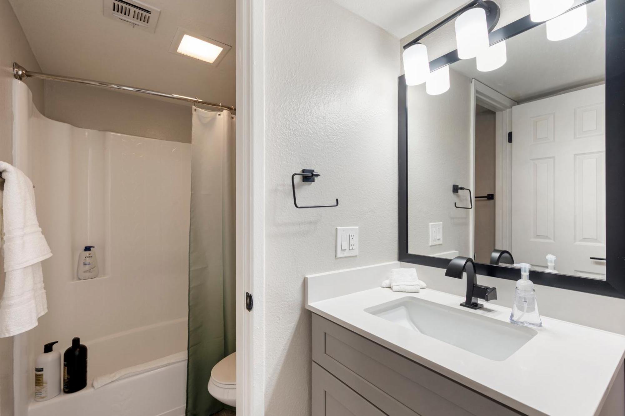 Modern 1b1b Escape With Free Parking Apartment Scottsdale