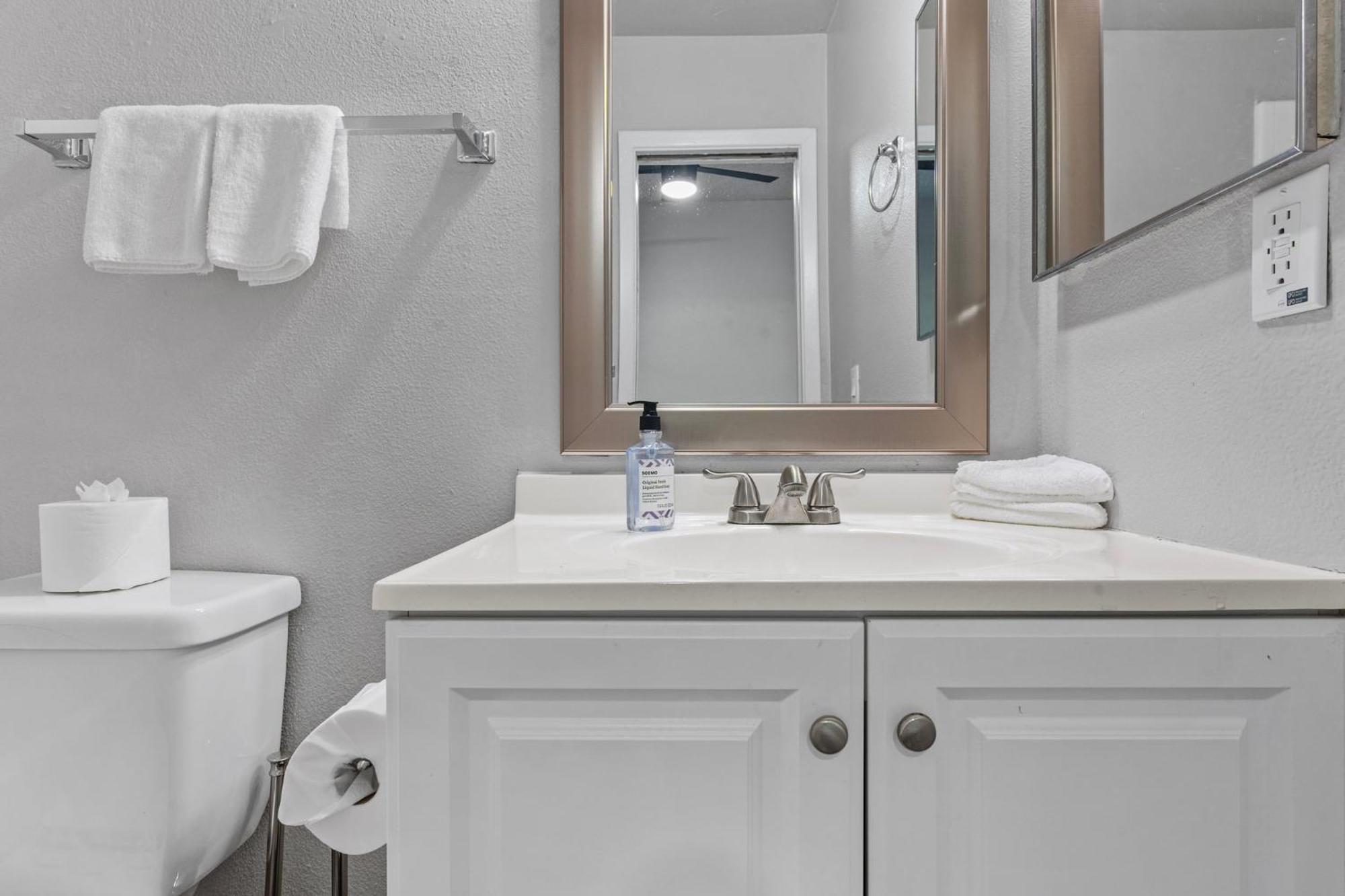 Cozy And Stylish 1b1b In Old Town