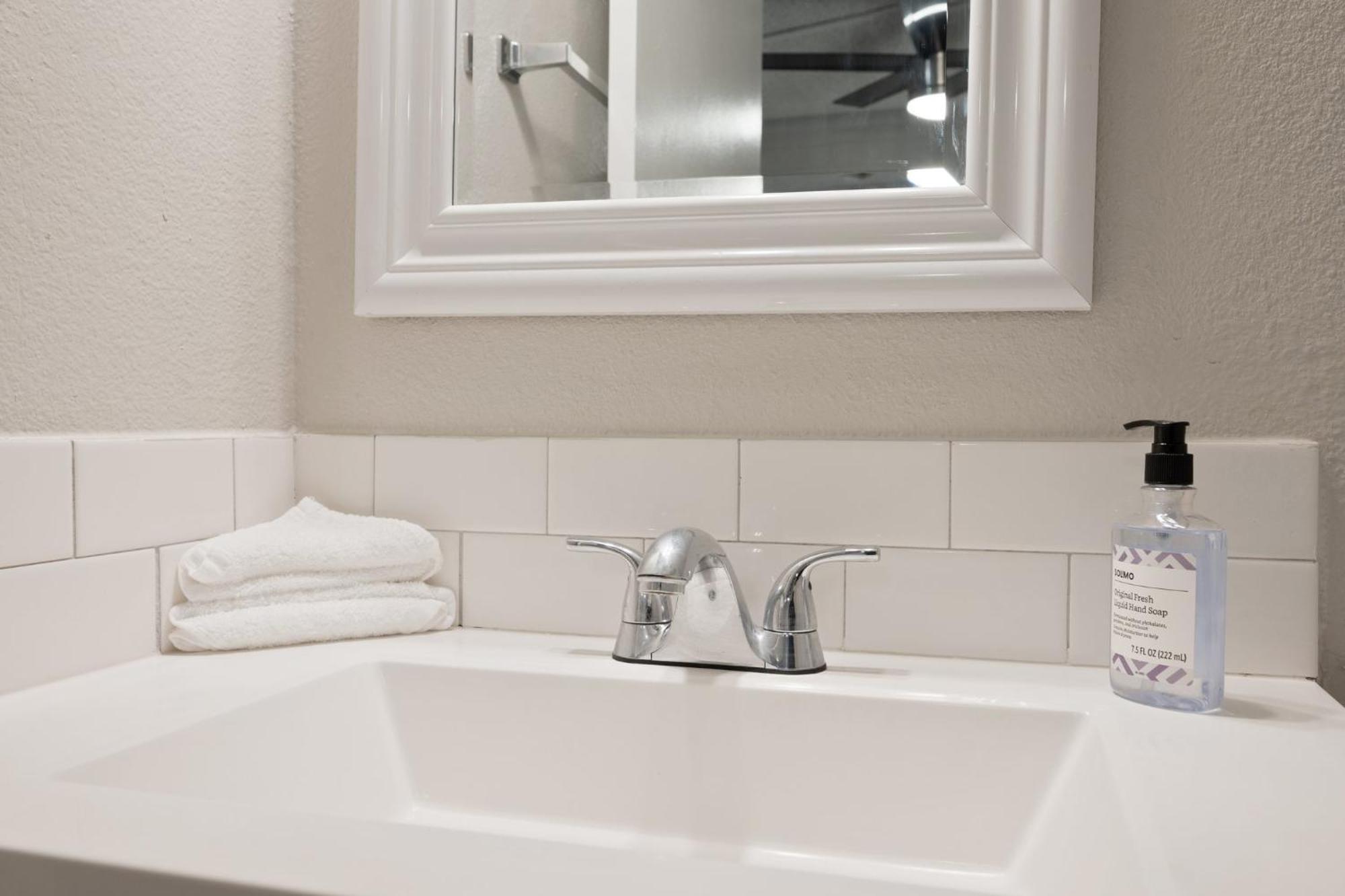 Cozy And Stylish 1b1b In Old Town Apartment *
