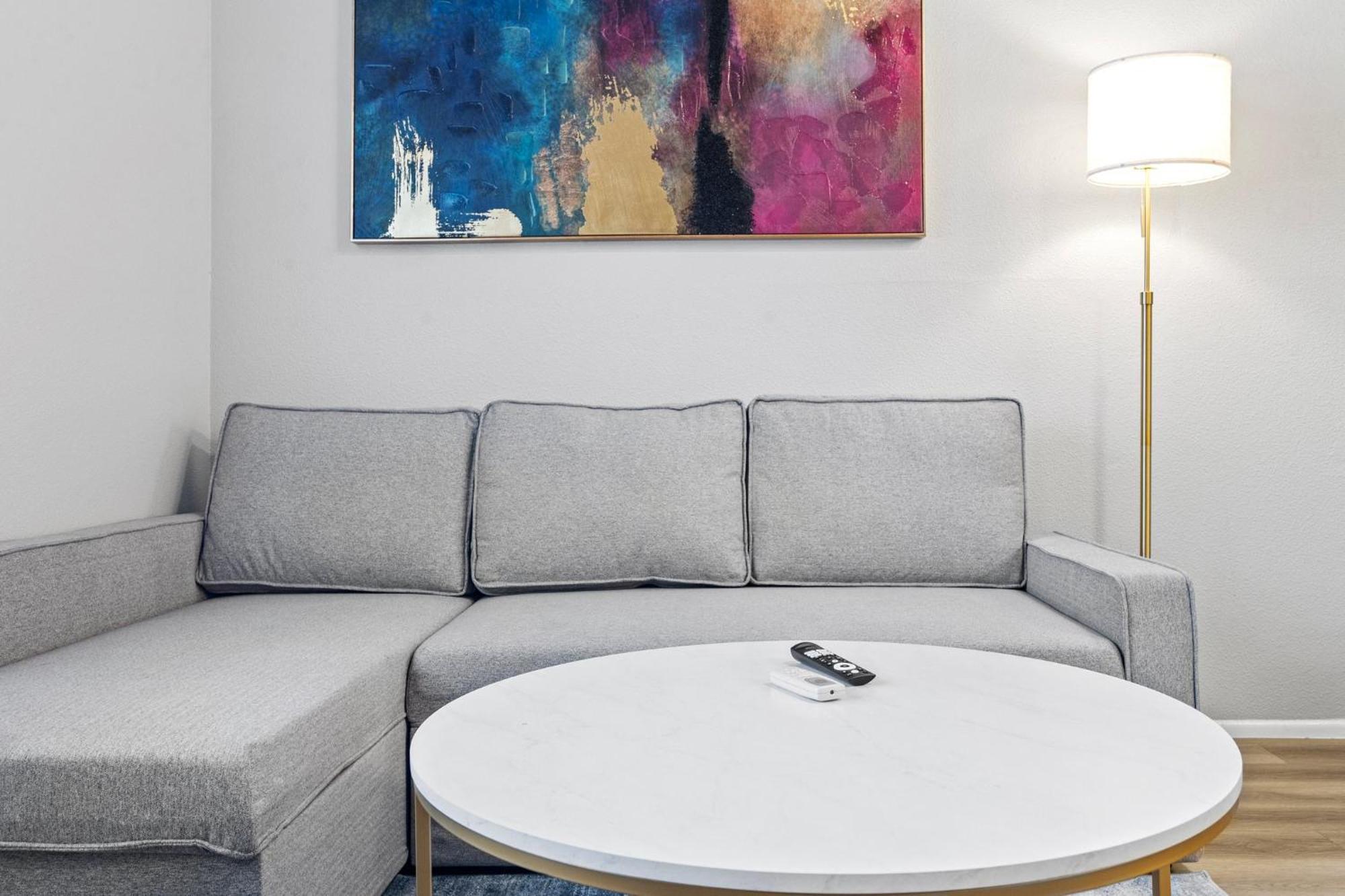 Cozy And Stylish 1b1b In Old Town