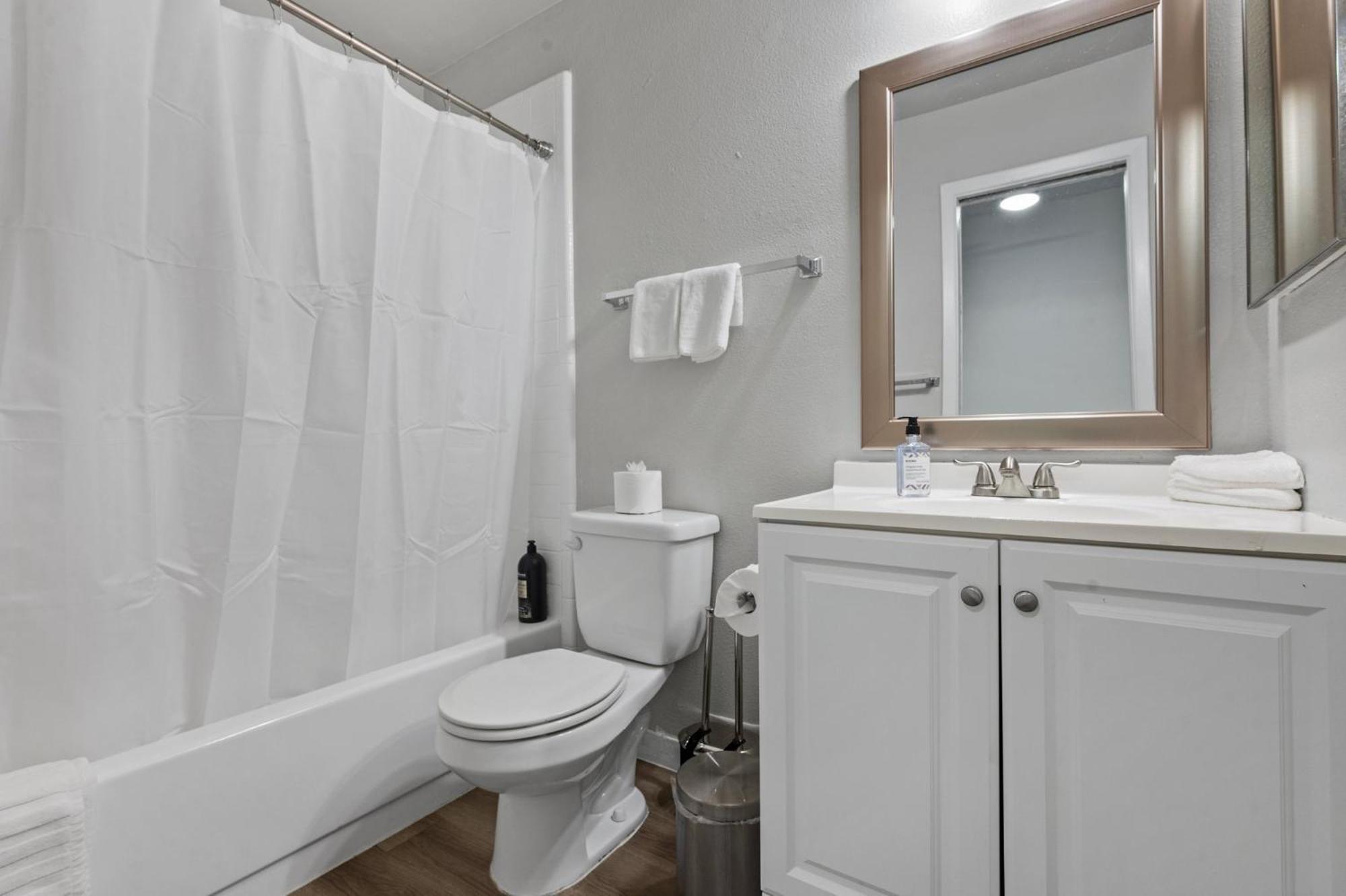 Apartment Cozy And Stylish 1b1b In Old Town