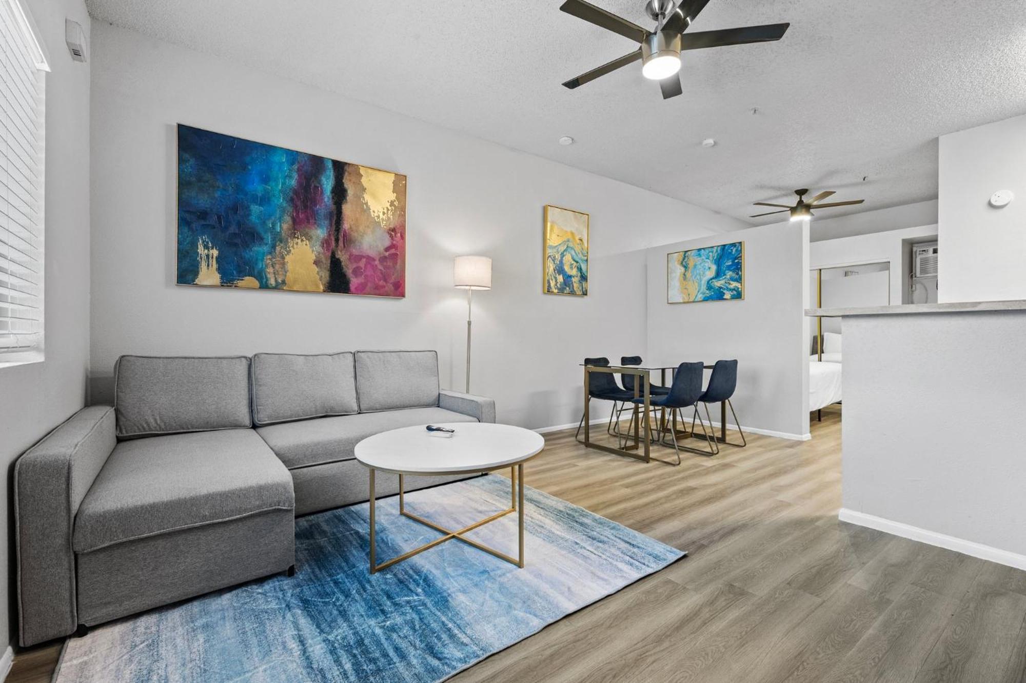 Cozy And Stylish 1b1b In Old Town Apartment
