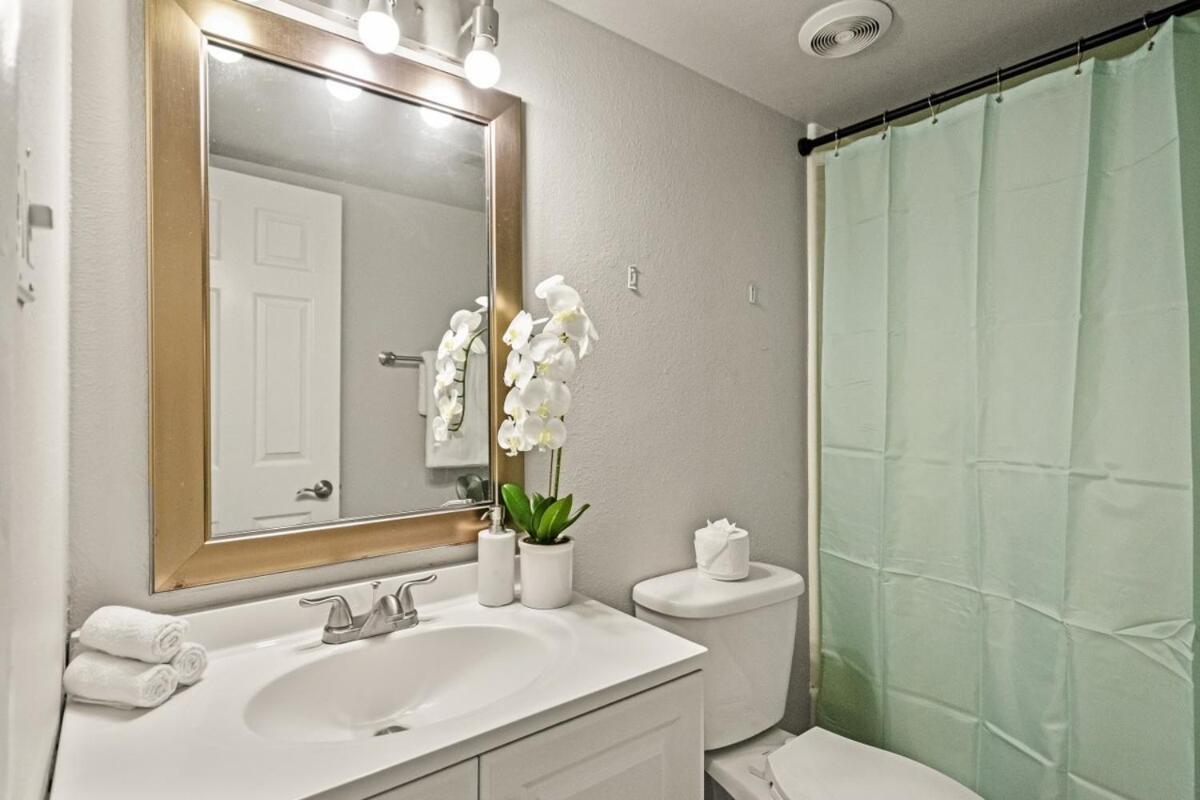 Trendy 2b1b Oasis In Old Town Apartment *