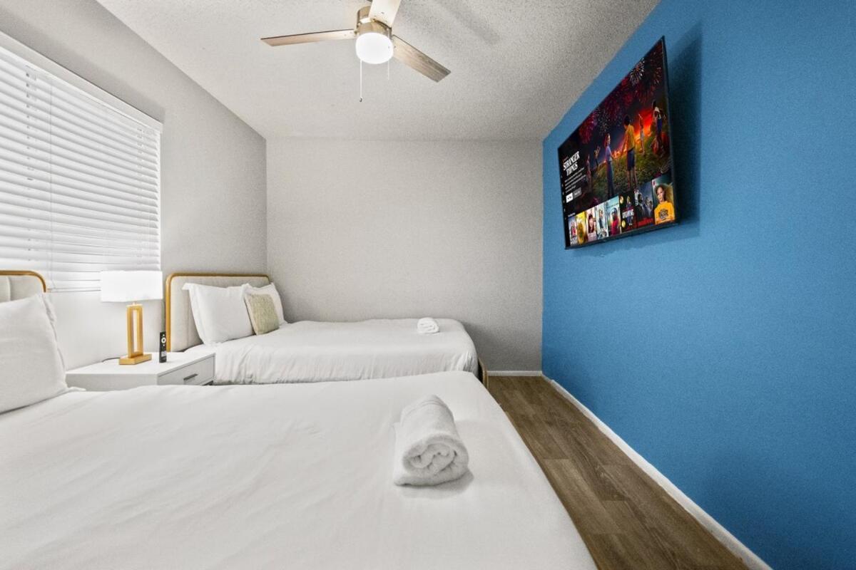 Trendy 2b1b Oasis In Old Town Apartment
