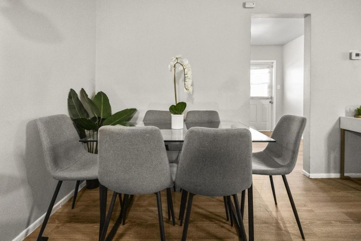 Trendy 2b1b Oasis In Old Town *