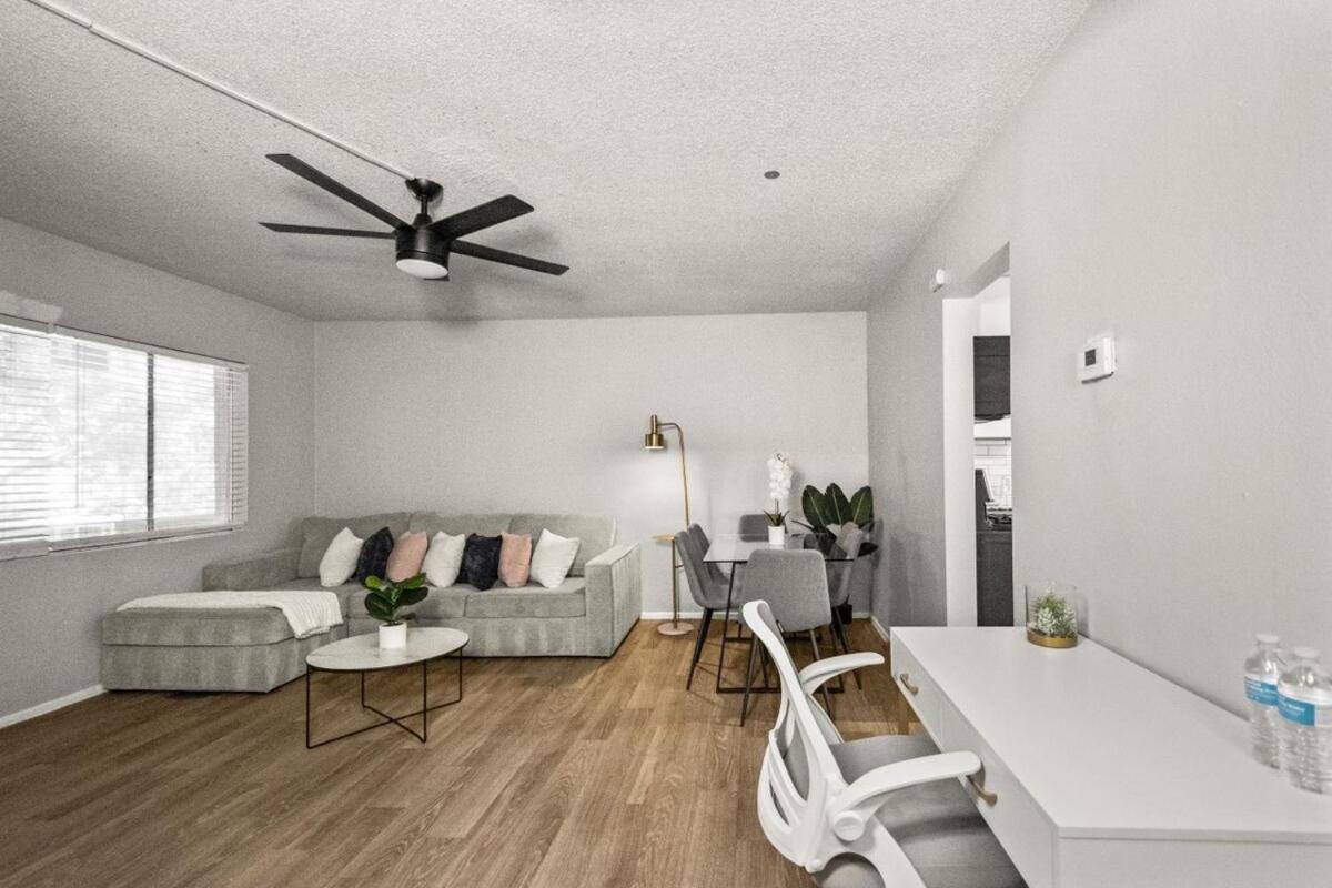 Apartment Trendy 2b1b Oasis In Old Town