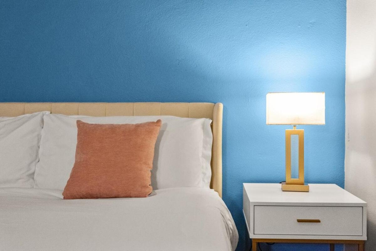 Trendy 2b1b Oasis In Old Town Apartment *