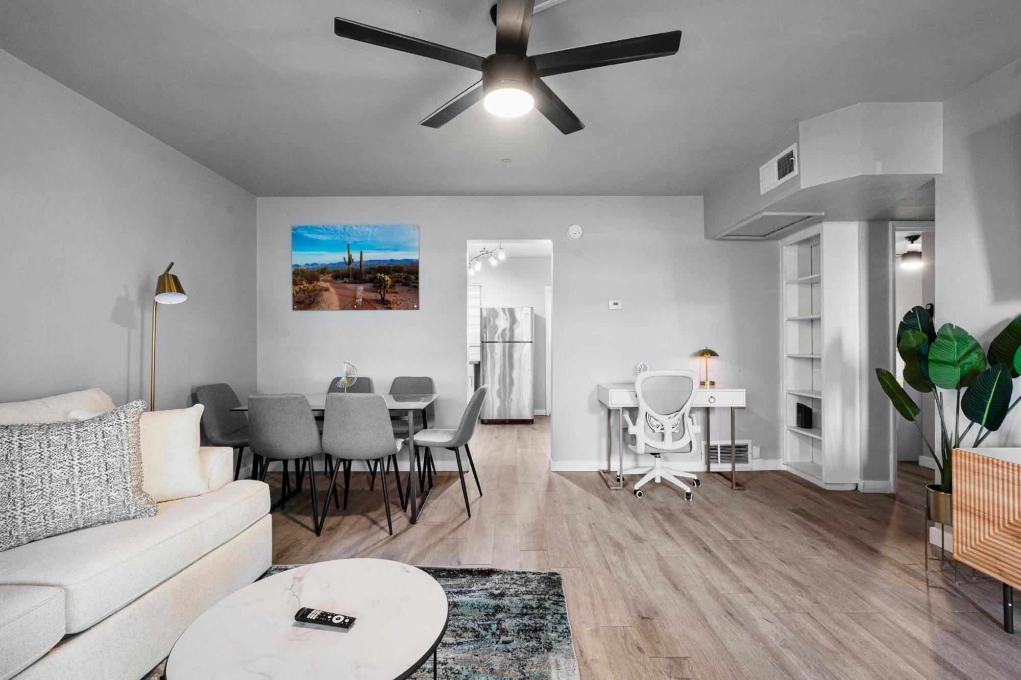 Elegant 2b1b Escape In Old Town Apartment