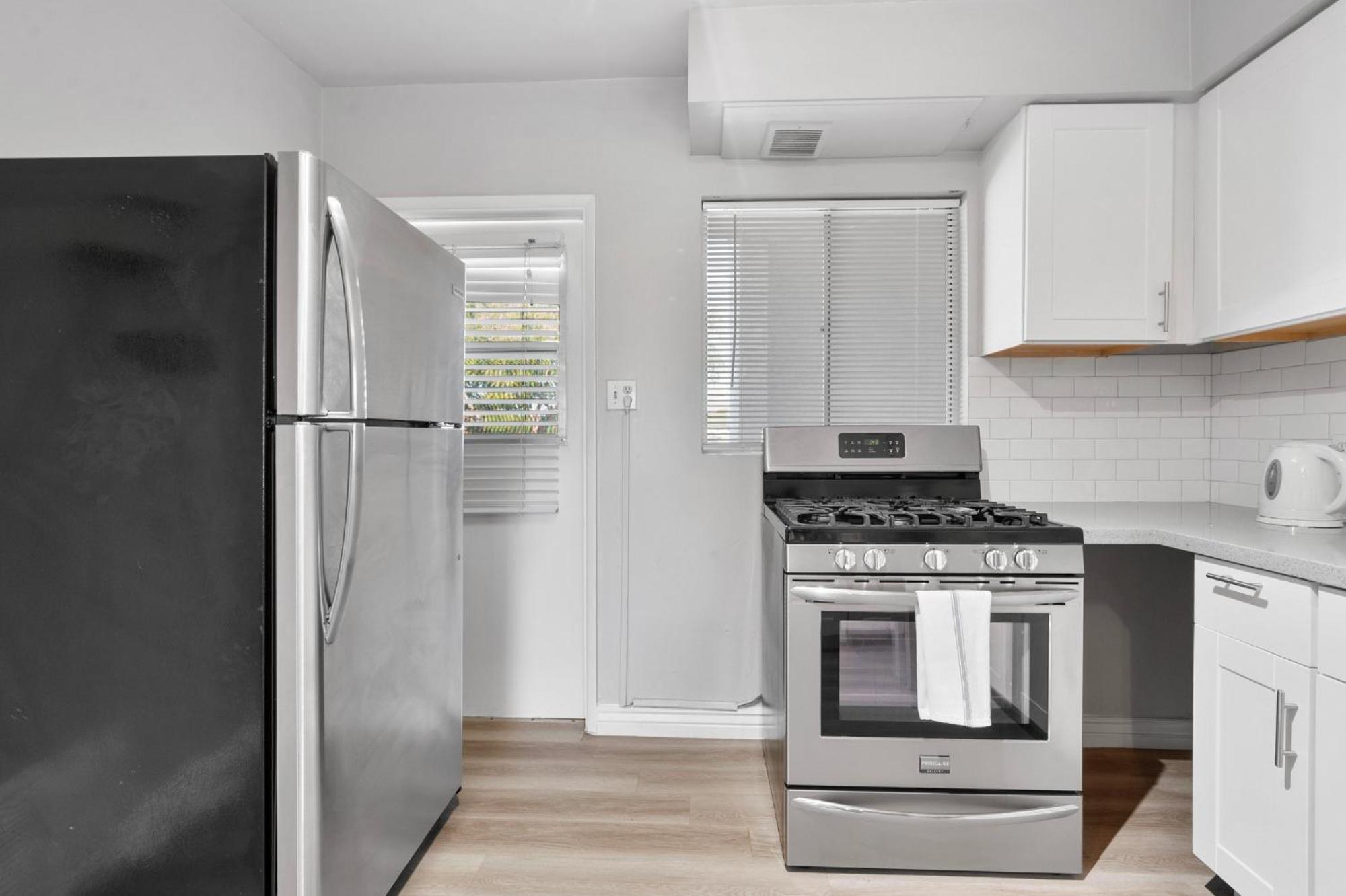 Apartment Modern 2b1b Hideaway In Old Town