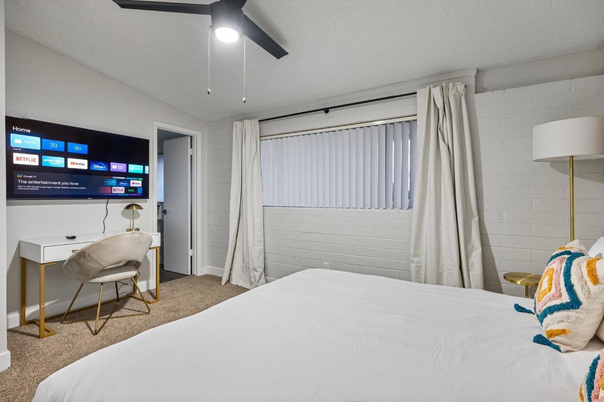 Luxury 2b2b With Free Parking Apartment Scottsdale