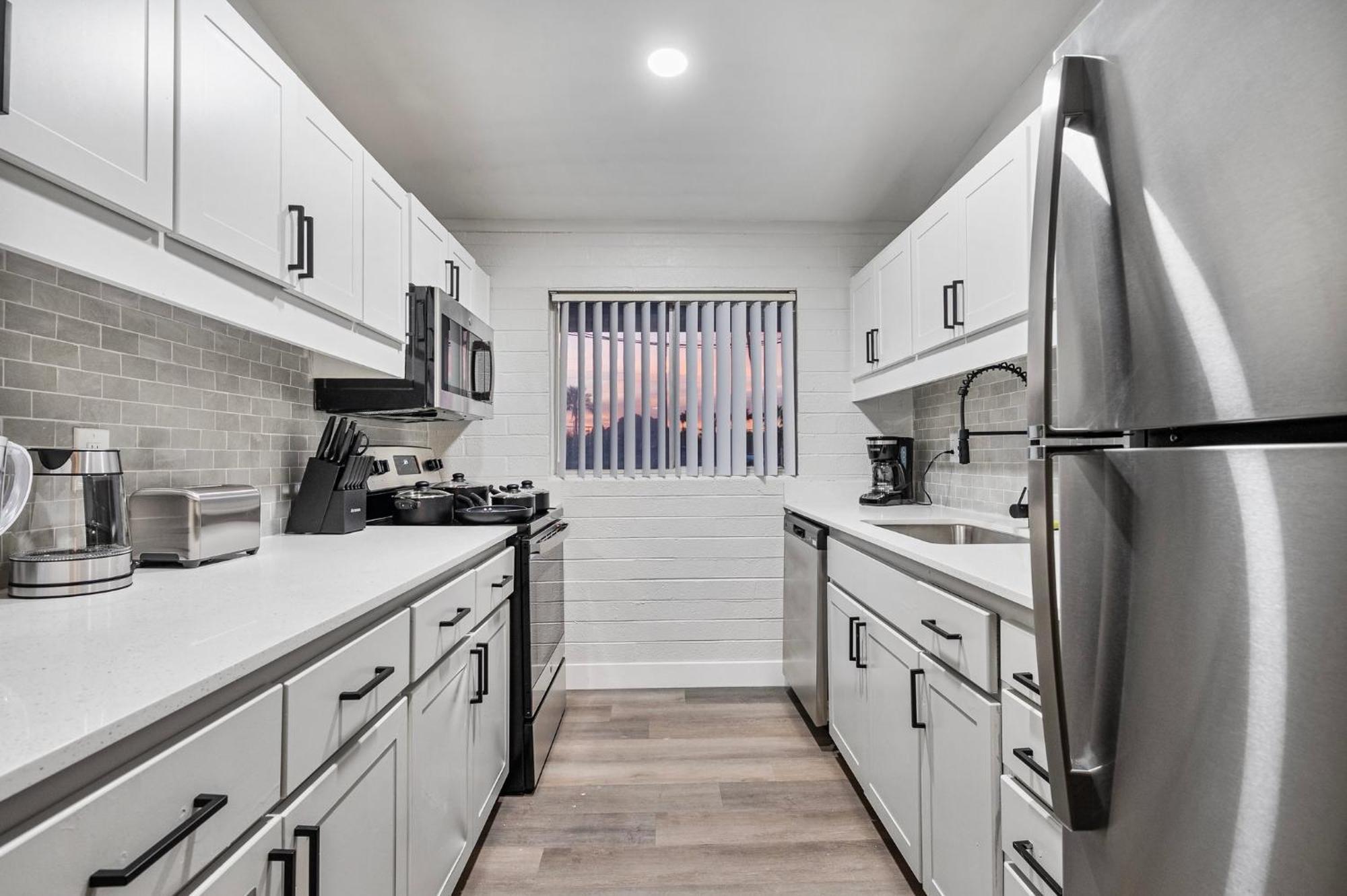 Luxury 2b2b With Free Parking Apartment *