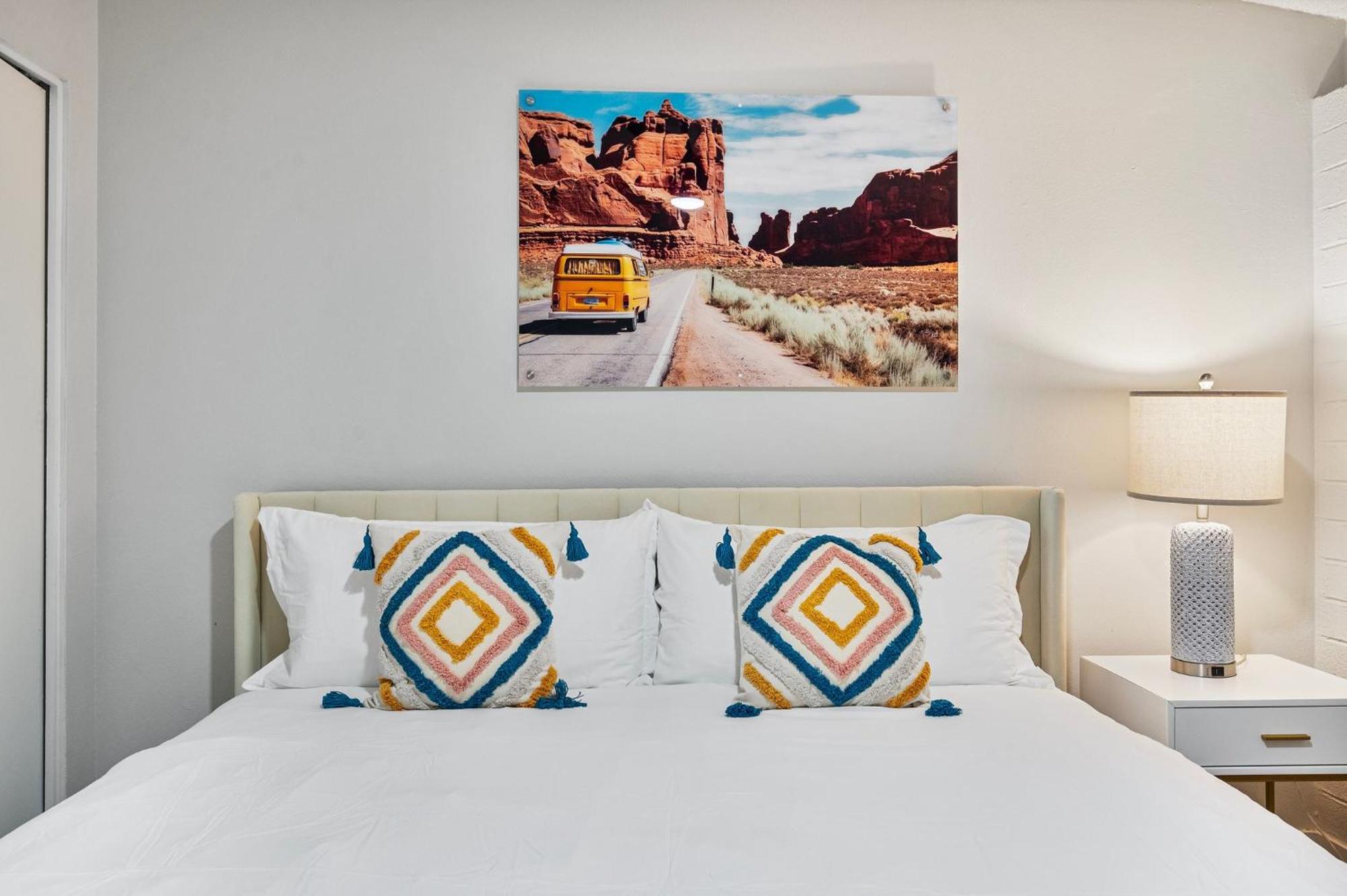 Luxury 2b2b With Free Parking Scottsdale