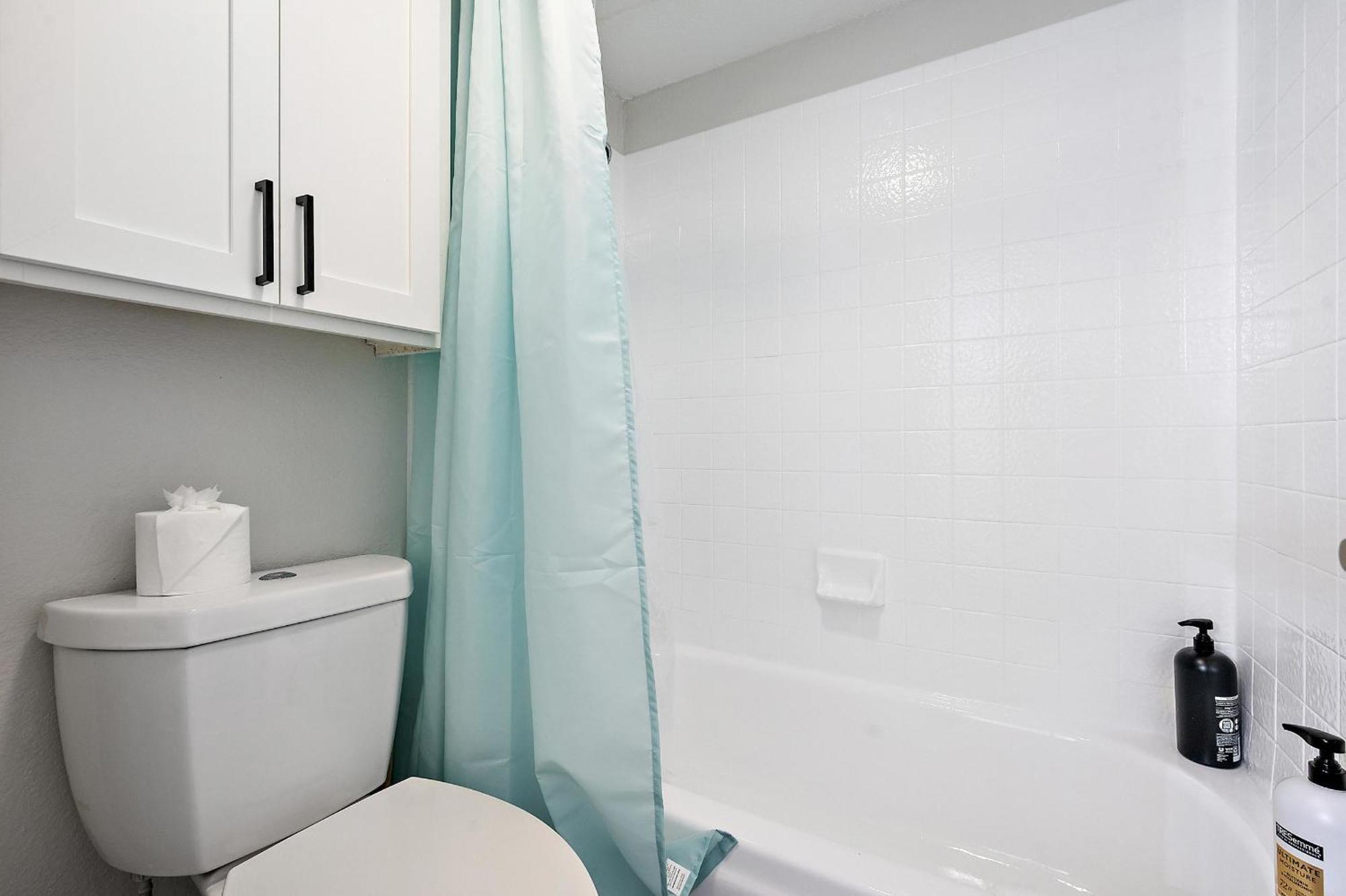 Modern 1-bedroom Escape With Free Parking Apartment *
