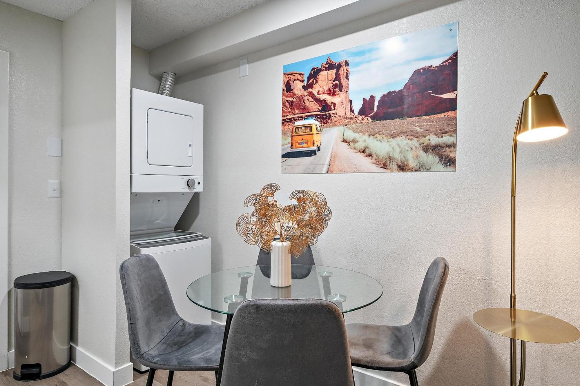 Modern 1-bedroom Escape With Free Parking Apartment