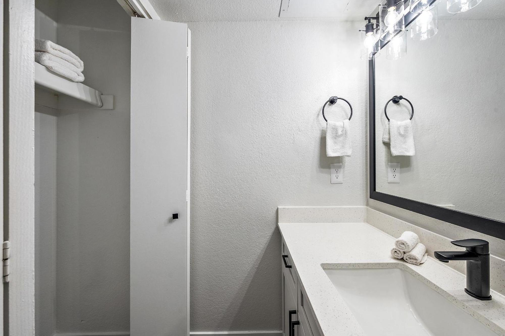 Modern 1-bedroom Escape With Free Parking * Scottsdale