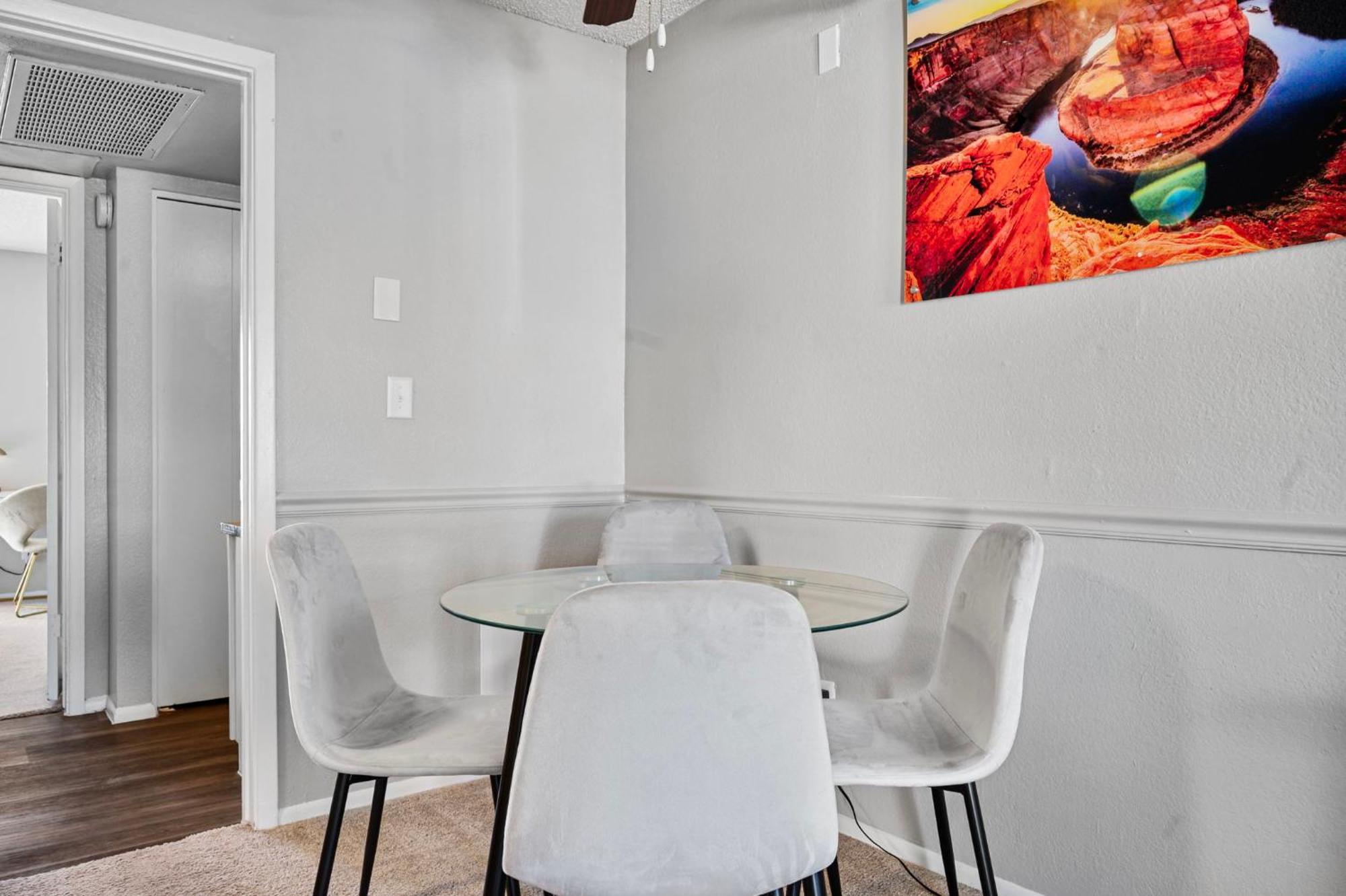 Modern 1b1b With Free Parking Apartment Scottsdale