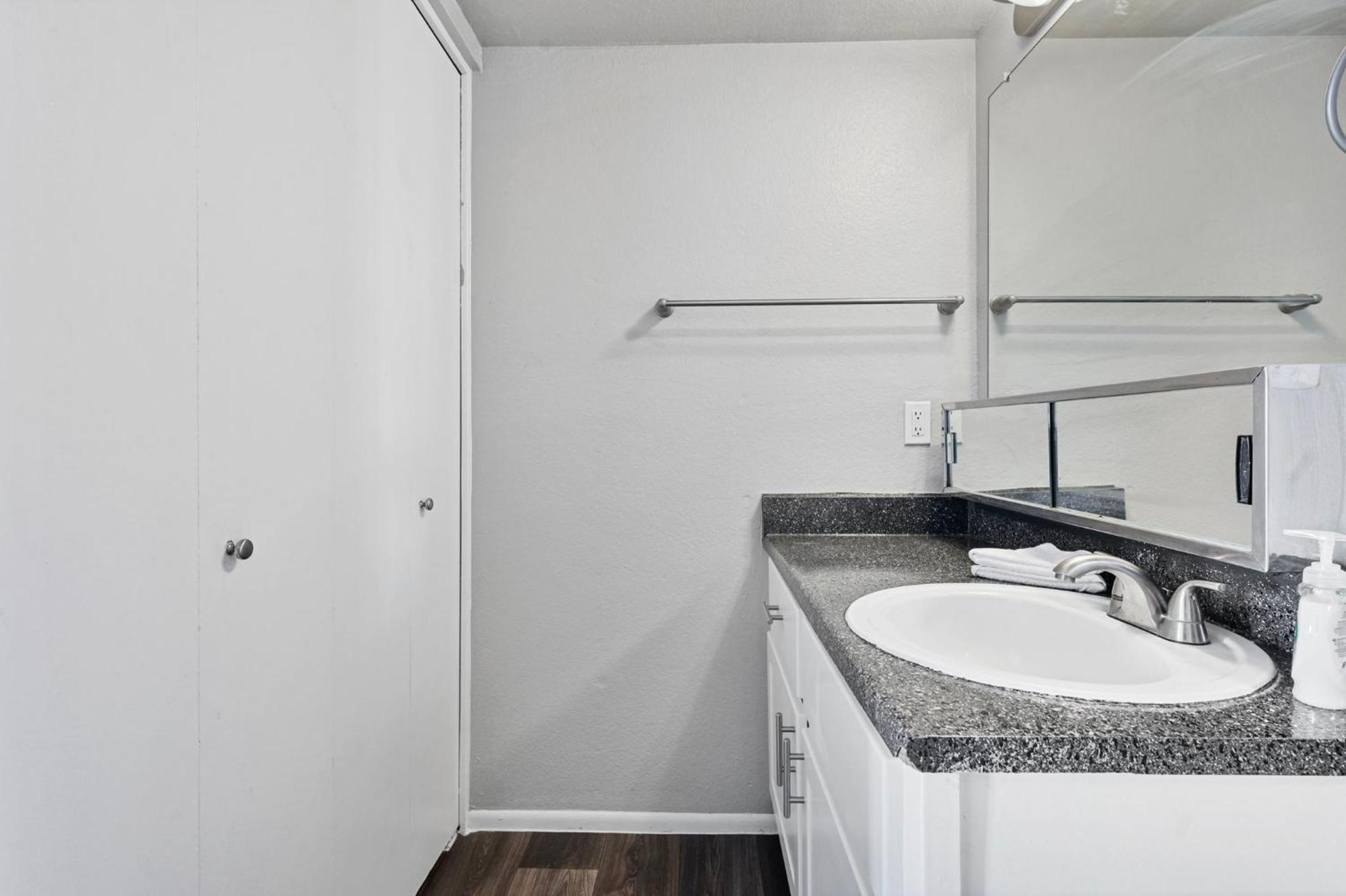 Apartment Modern 1b1b With Free Parking Scottsdale