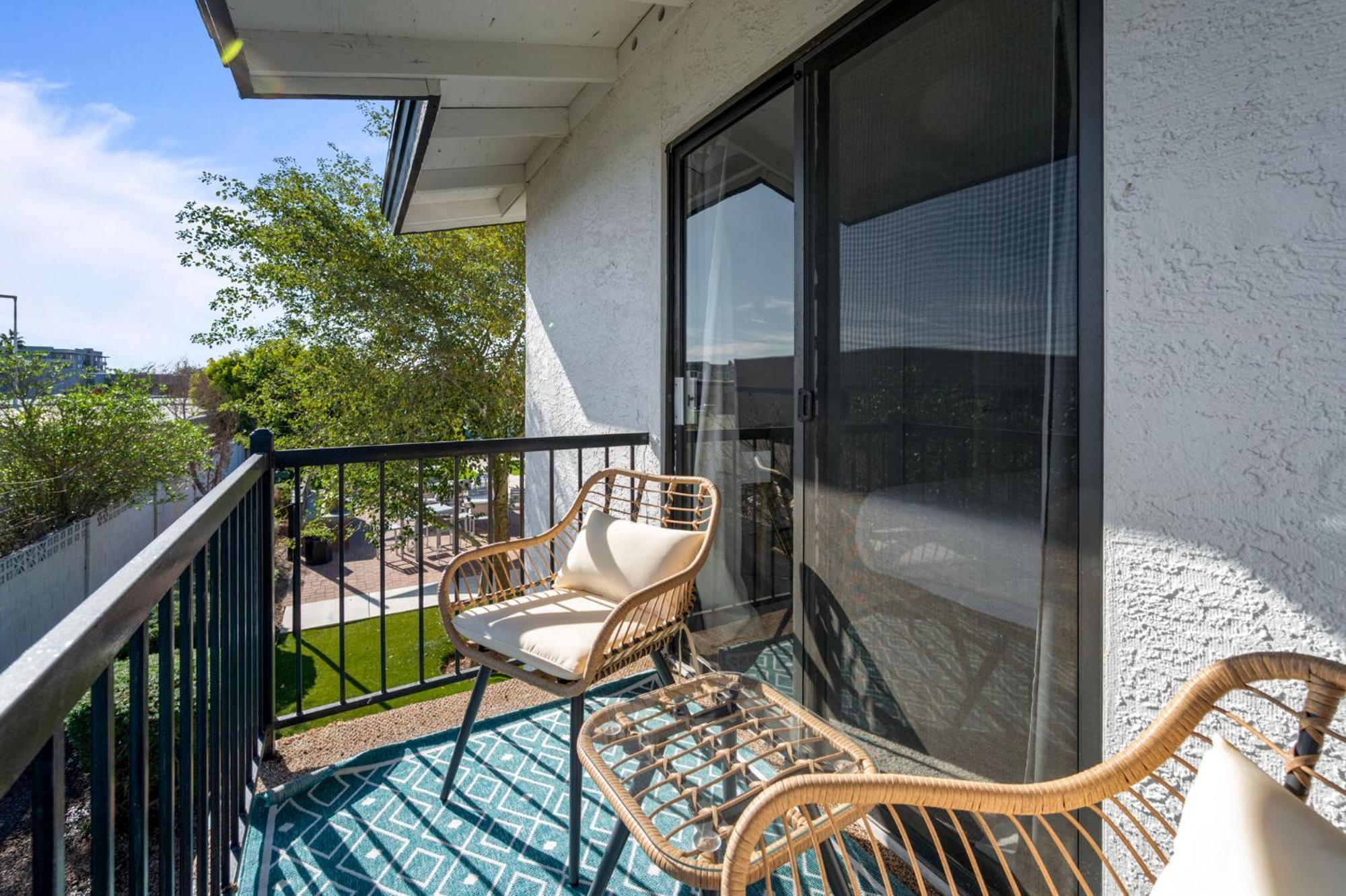 Modern 1b1b With Free Parking * Scottsdale