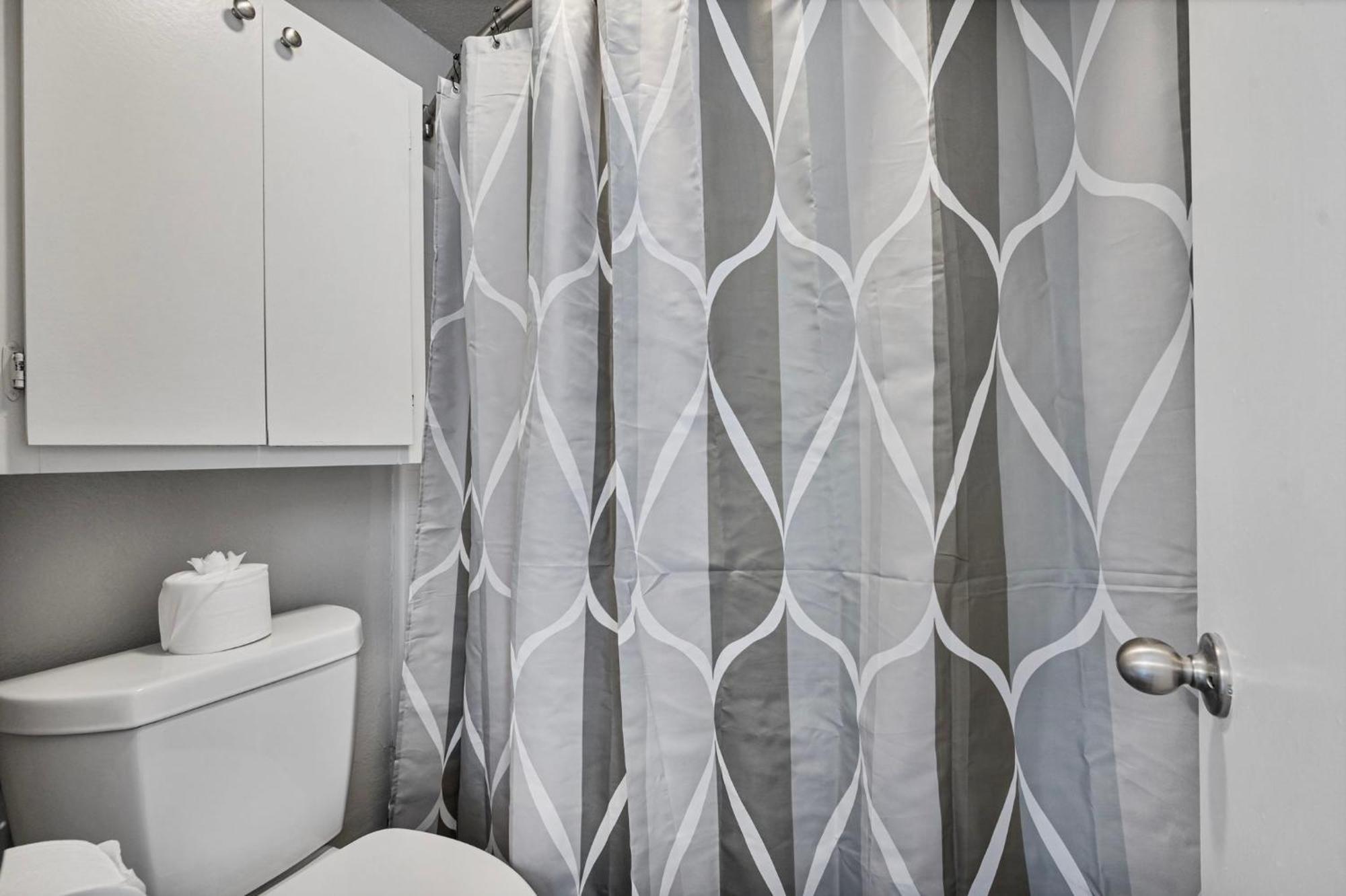 Apartment Modern 1b1b With Free Parking