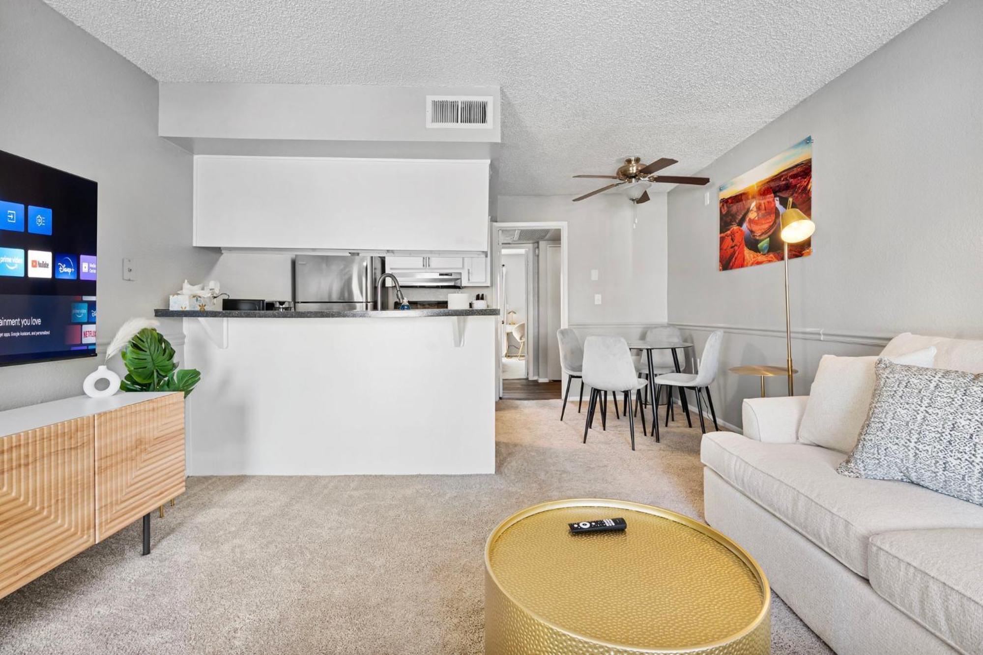 Apartment Modern 1b1b With Free Parking *