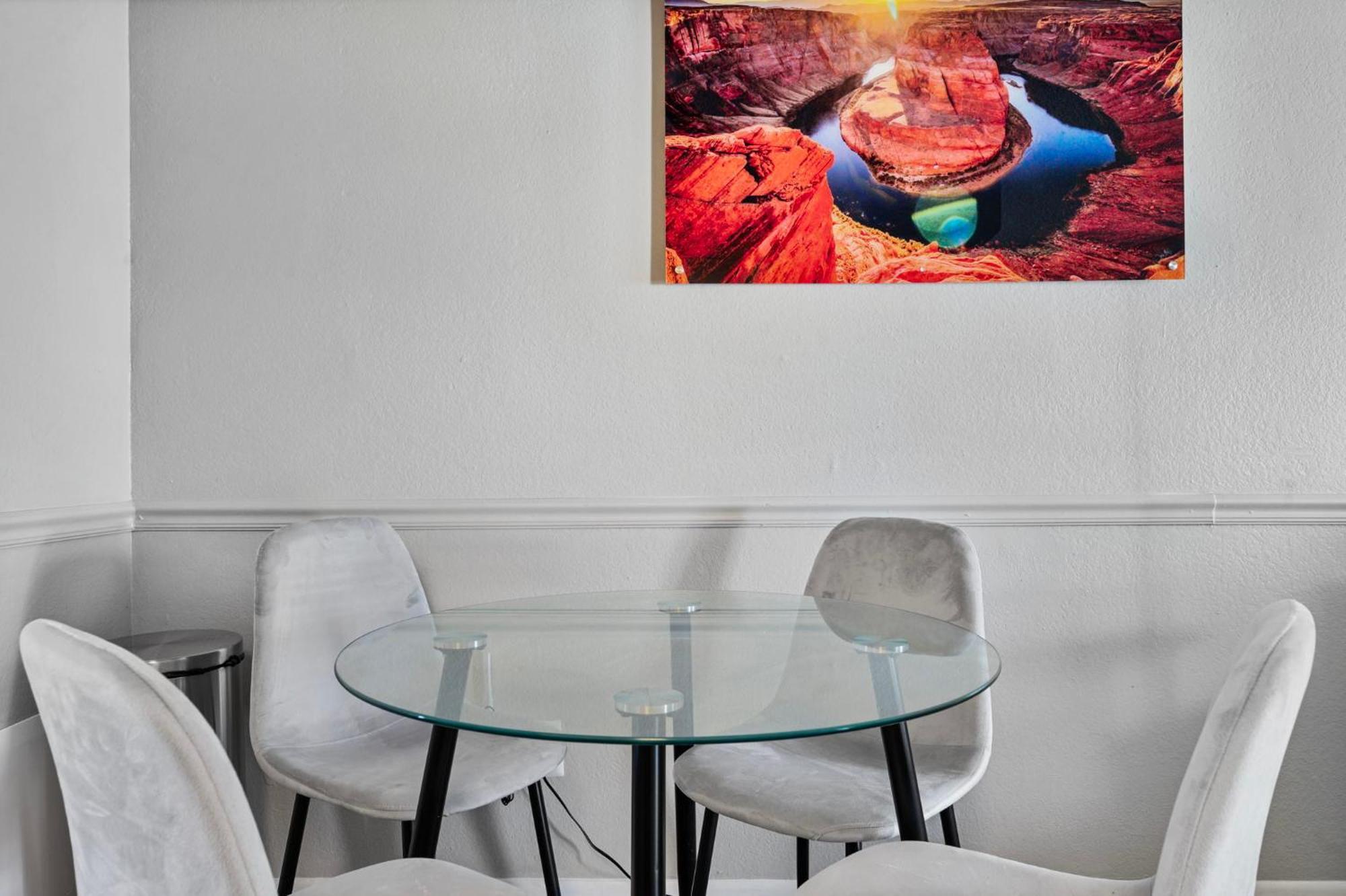 Modern 1b1b With Free Parking Apartment Scottsdale