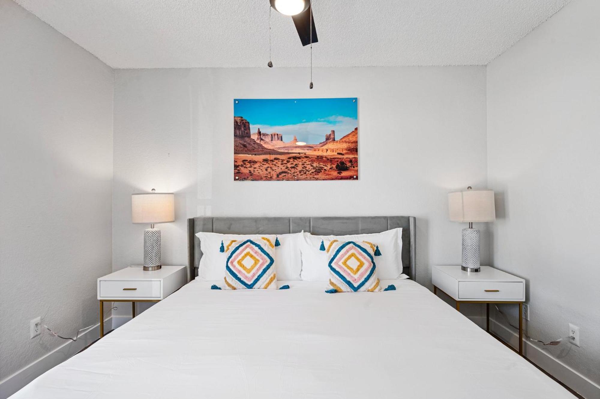 Luxurious 1b1b With Free Parking * Scottsdale