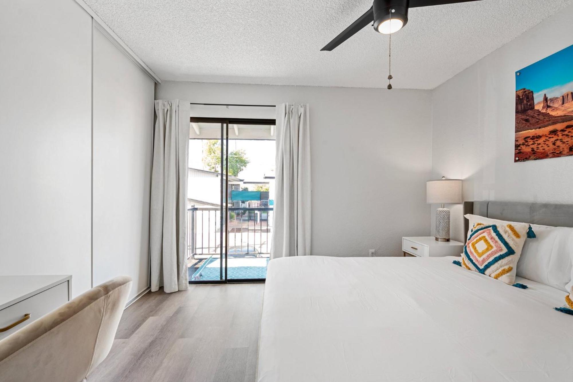 Luxurious 1b1b With Free Parking Apartment *