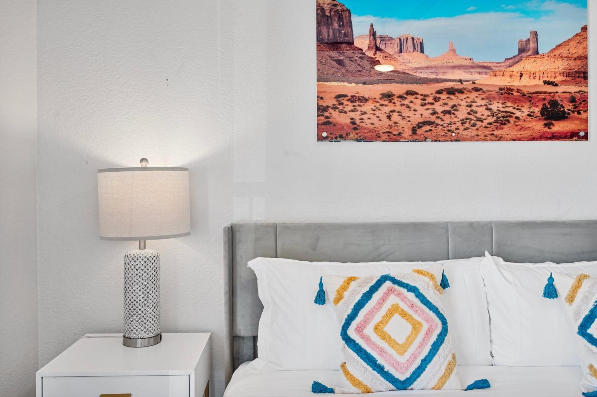 Luxurious 1b1b With Free Parking * Scottsdale