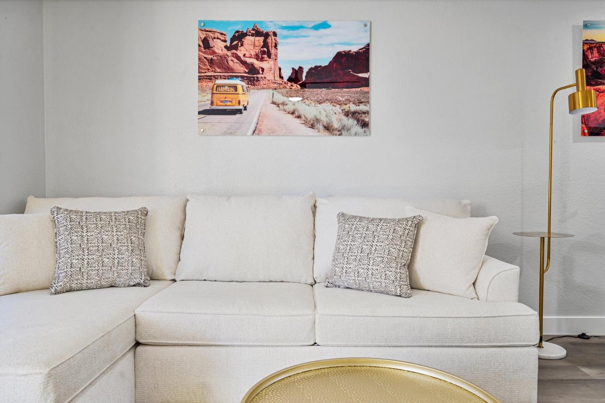 Luxurious 1b1b With Free Parking * Scottsdale