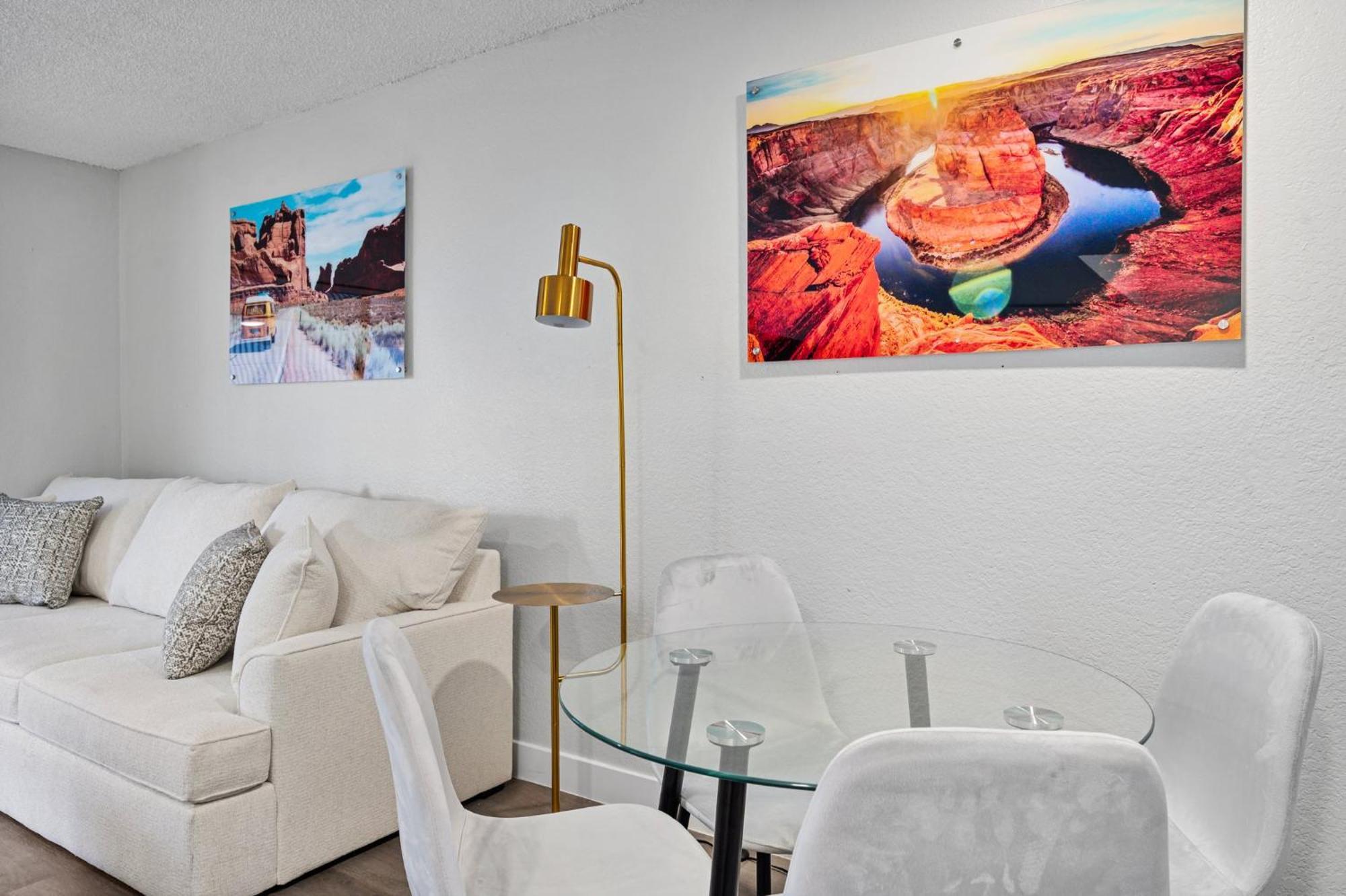 Luxurious 1b1b With Free Parking Apartment *