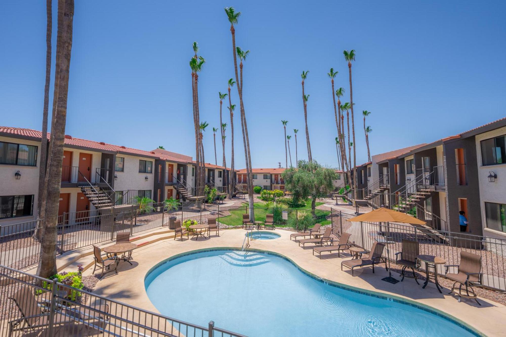 216-fully Furnished 1br Suite-outdoor Pool Apartment *