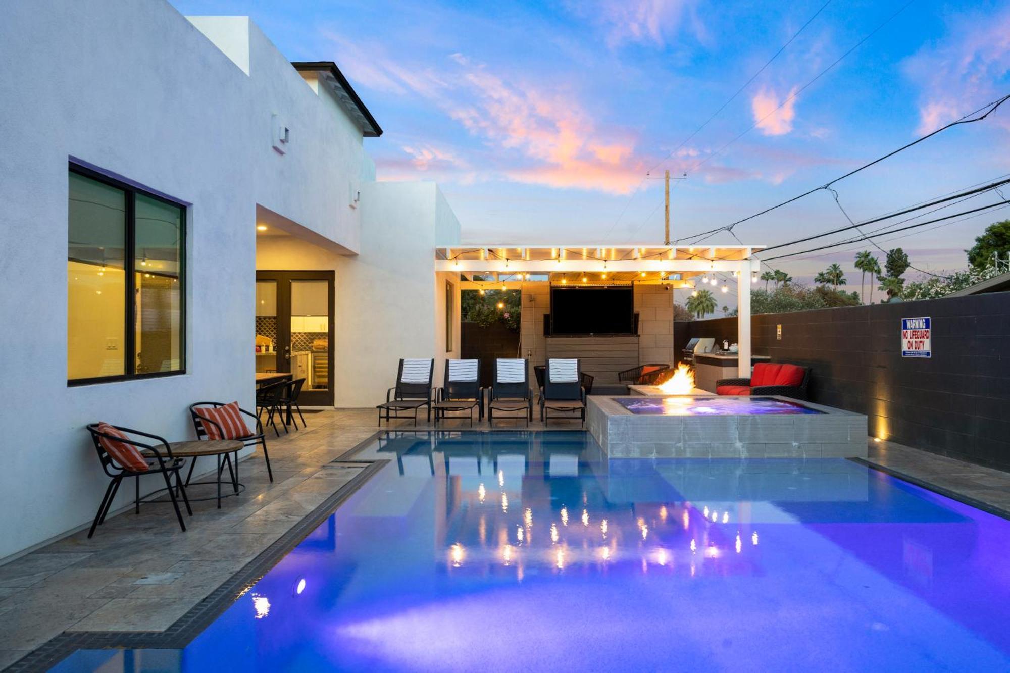 Desert Sky Luxury Pool & Walk To Old Town! Scottsdale