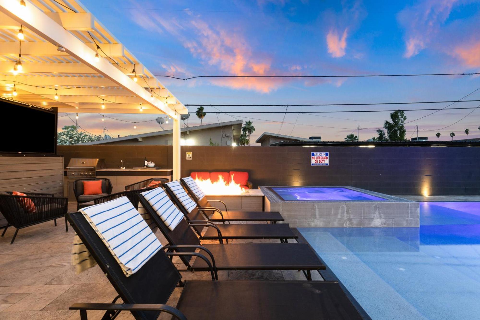 Desert Sky Luxury Pool & Walk To Old Town! *