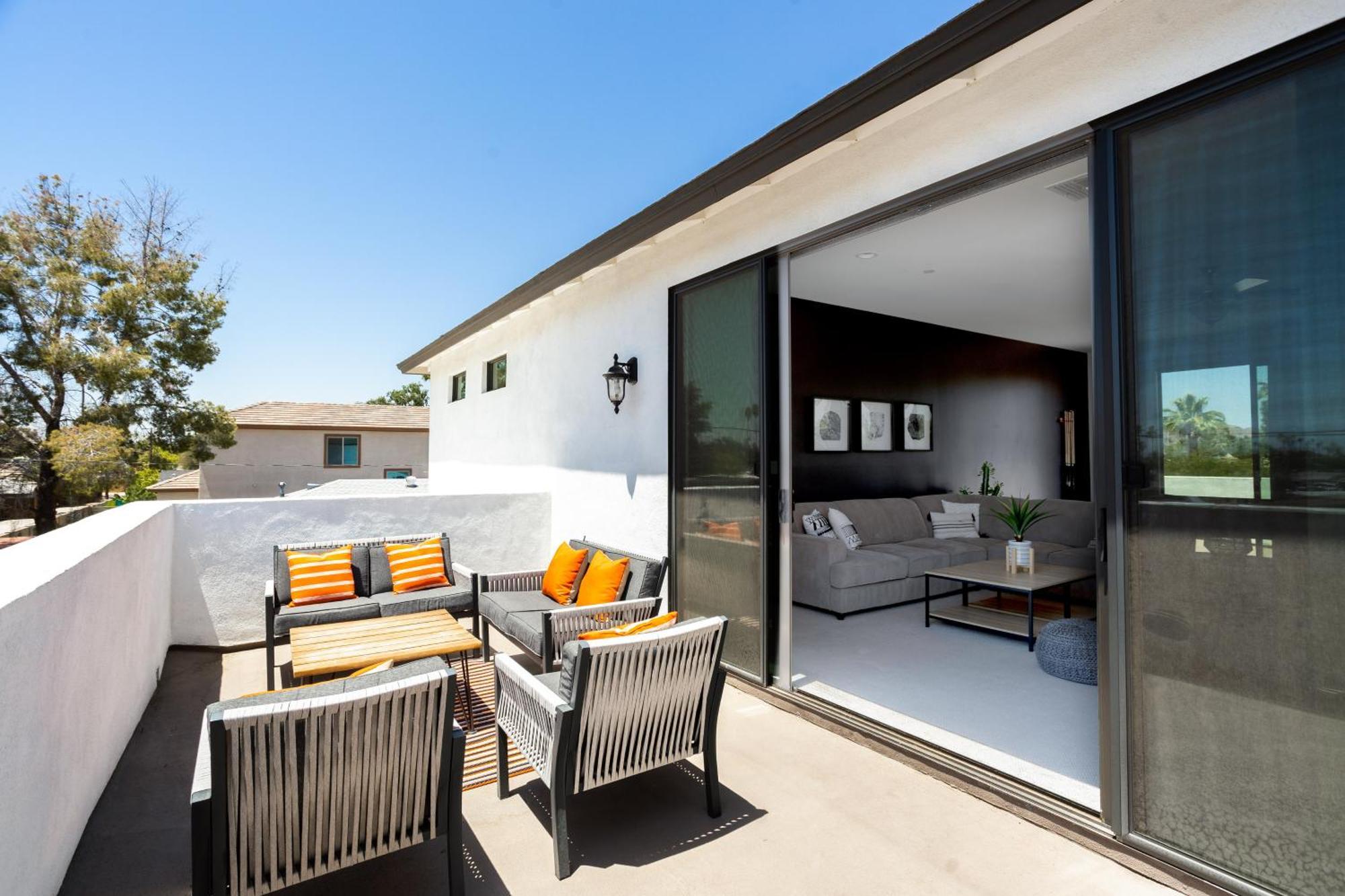 Desert Sky Luxury Pool & Walk To Old Town! Scottsdale