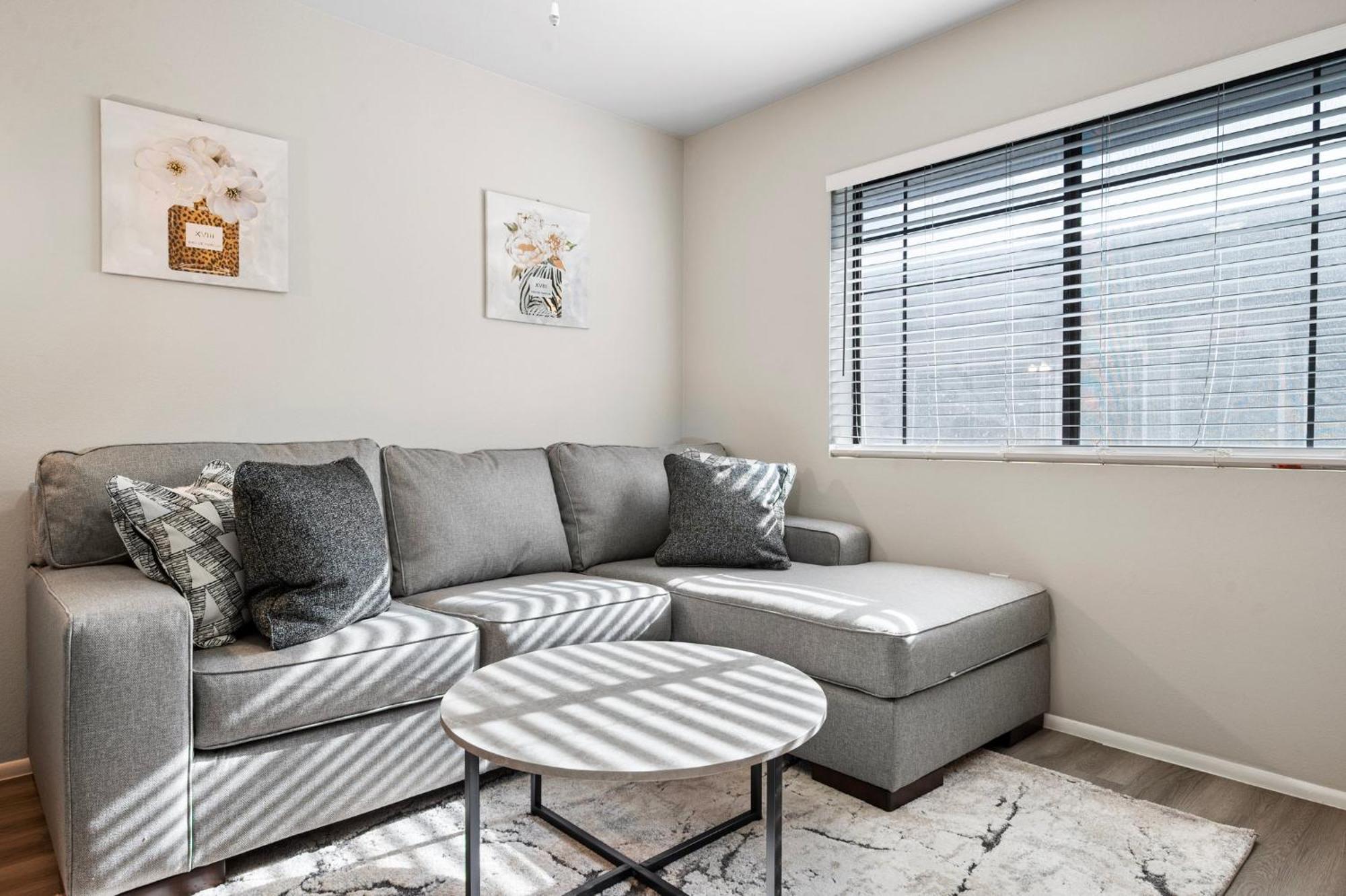Apartment Cozy & Stylish 1b1b Oasis In Old Town *